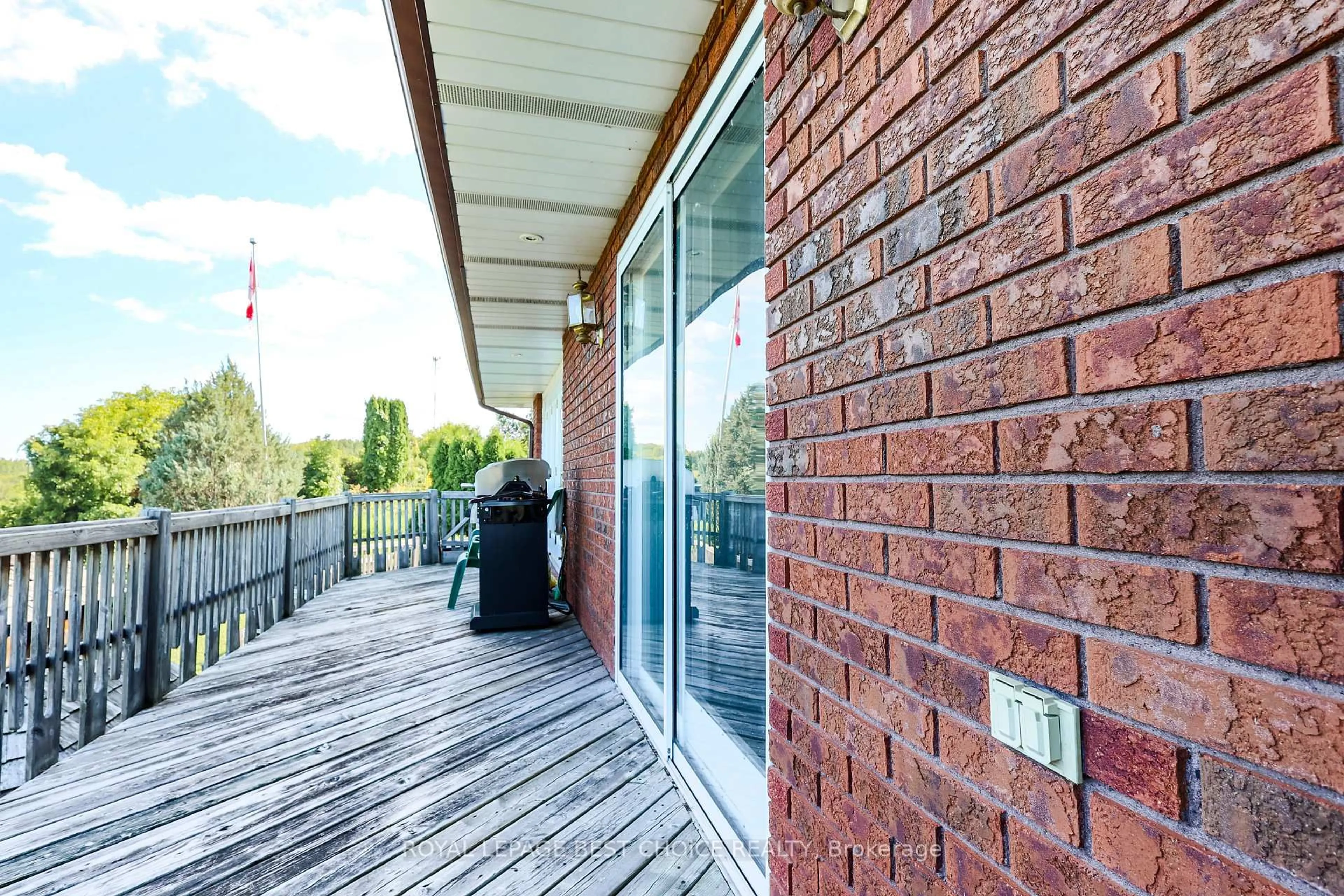 Patio, building for 243 Lawlor St, Temiskaming Shores Ontario P0J 1K0