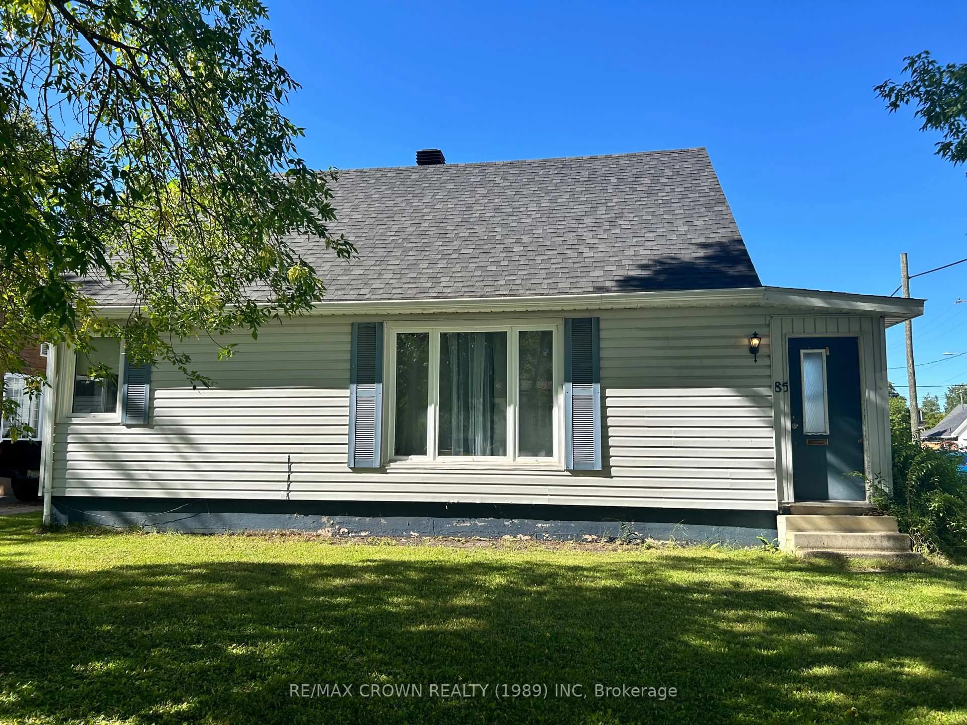 Home with vinyl exterior material, unknown for 85 Dominion Ave, Kapuskasing Ontario P5N 1P3