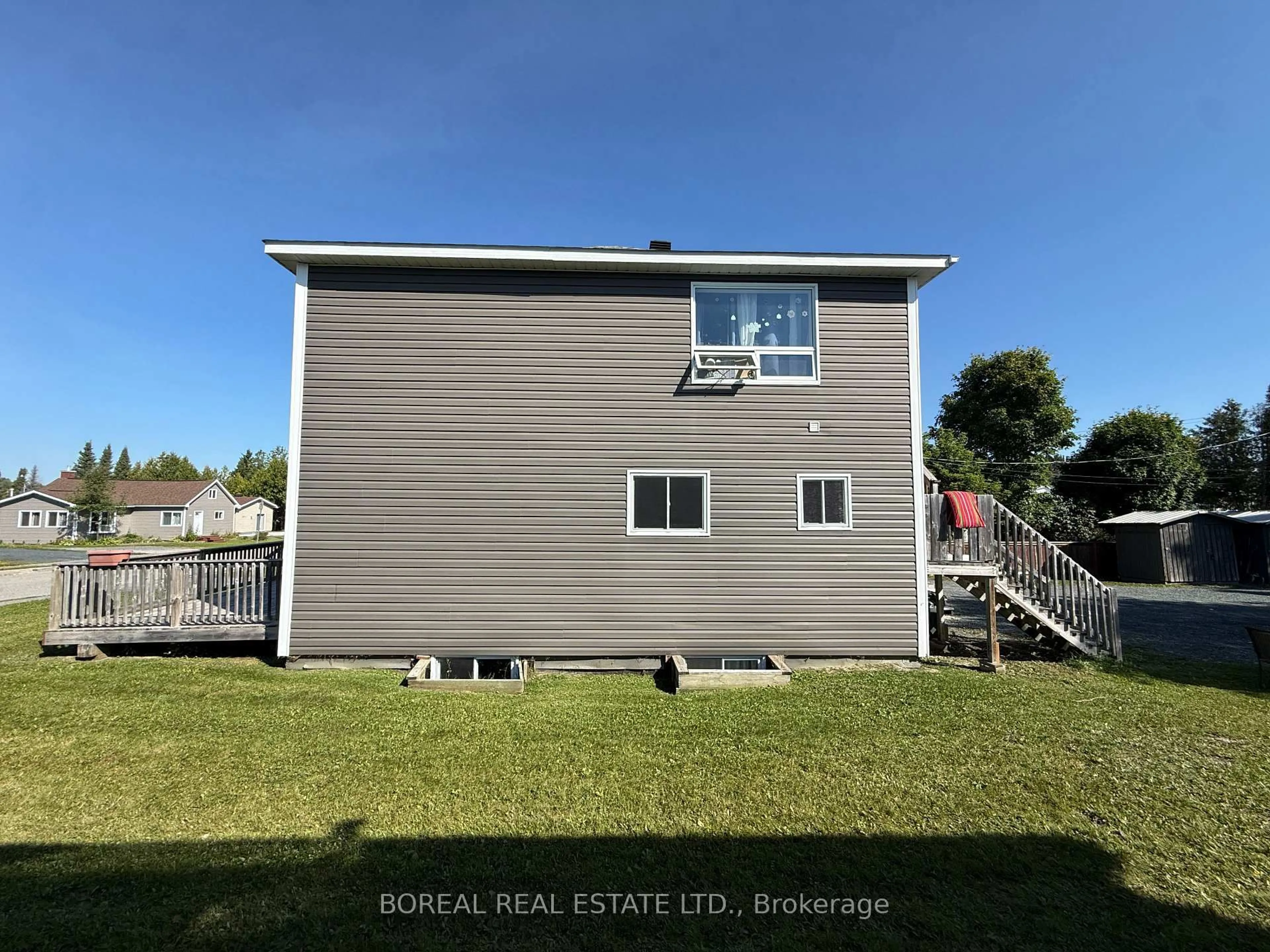 Home with vinyl exterior material, water/lake/river/ocean view for 230 Tenth Ave, Cochrane Ontario P0L 1C0