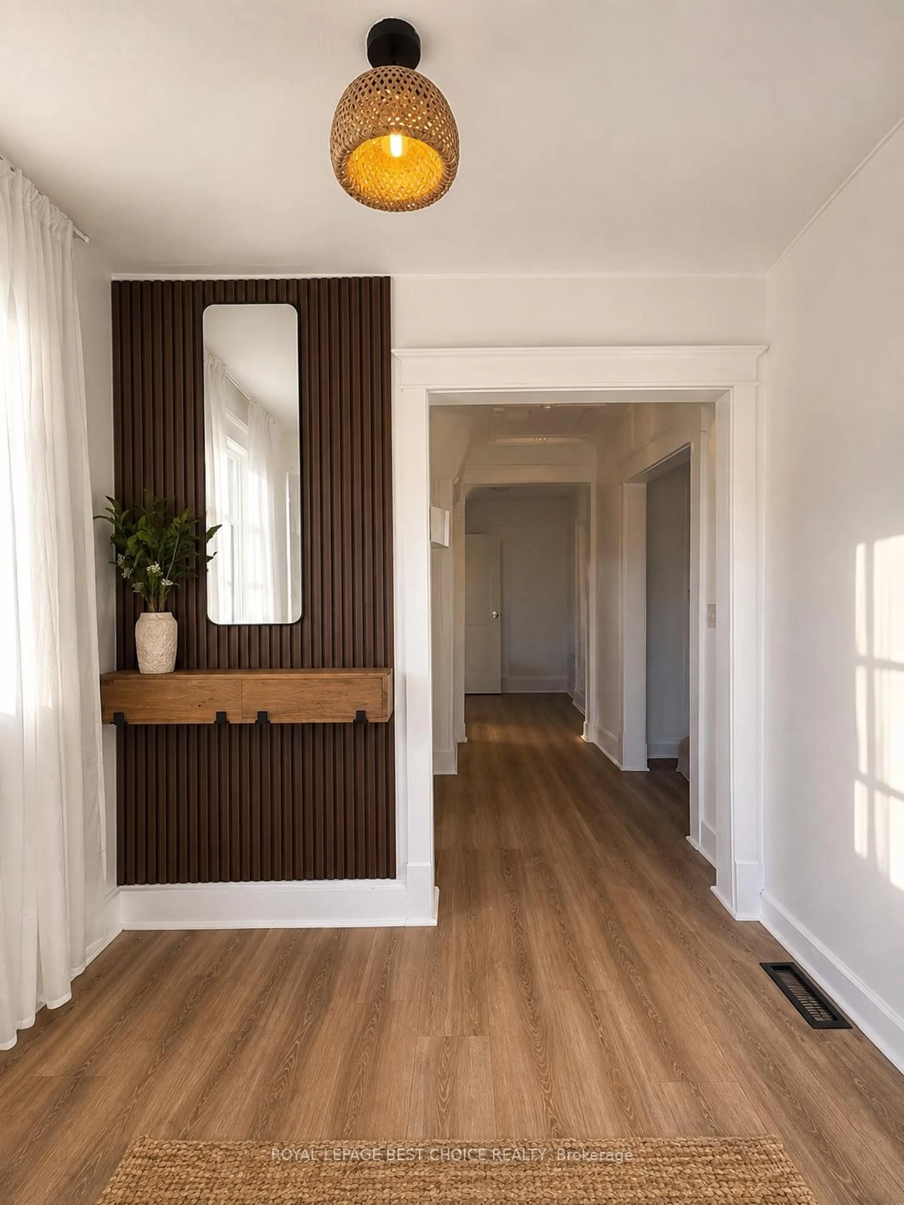 Indoor entryway for 301 Albert St, Temiskaming Shores Ontario P0J 1K0