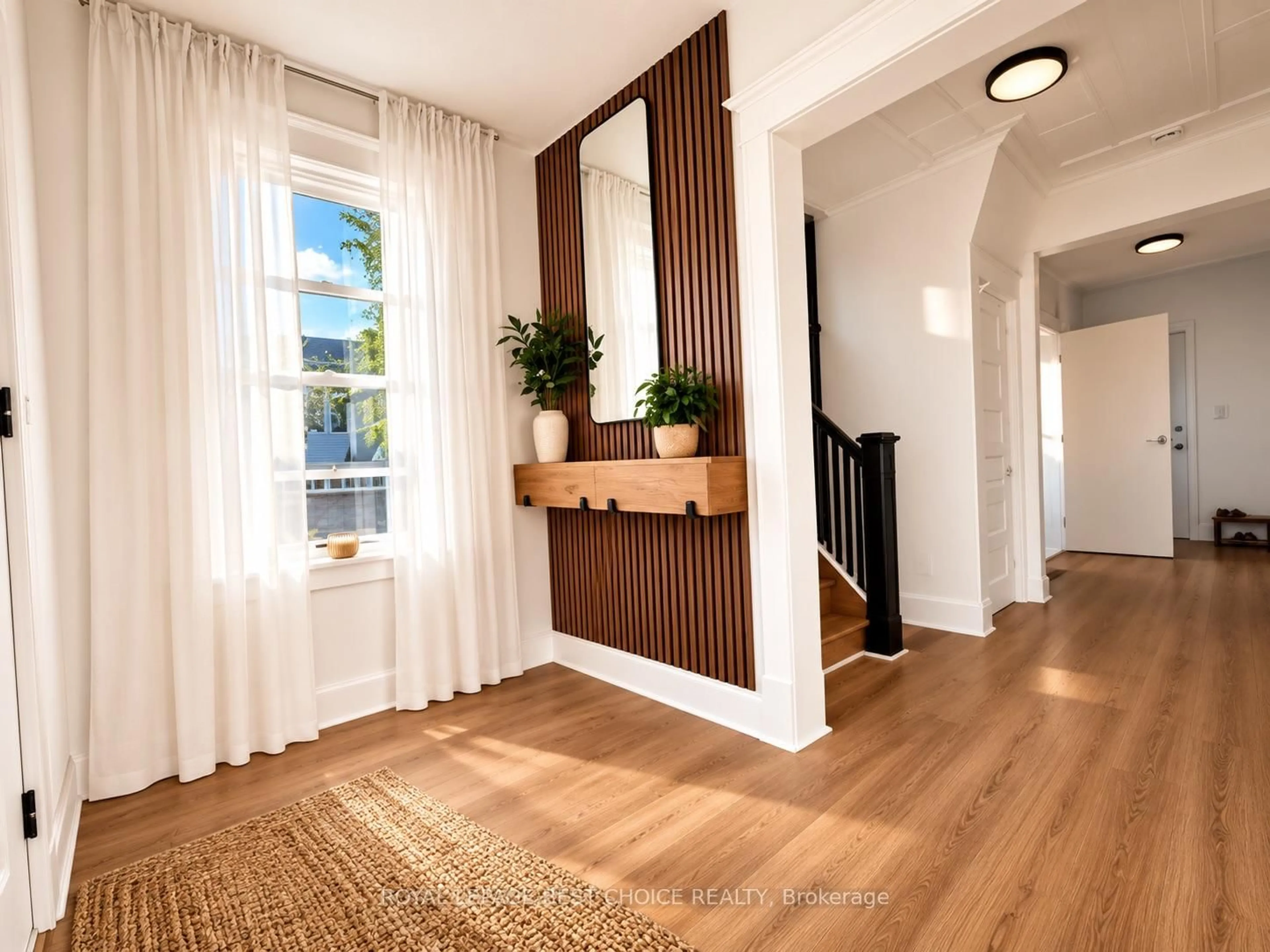 Indoor entryway for 301 Albert St, Temiskaming Shores Ontario P0J 1K0