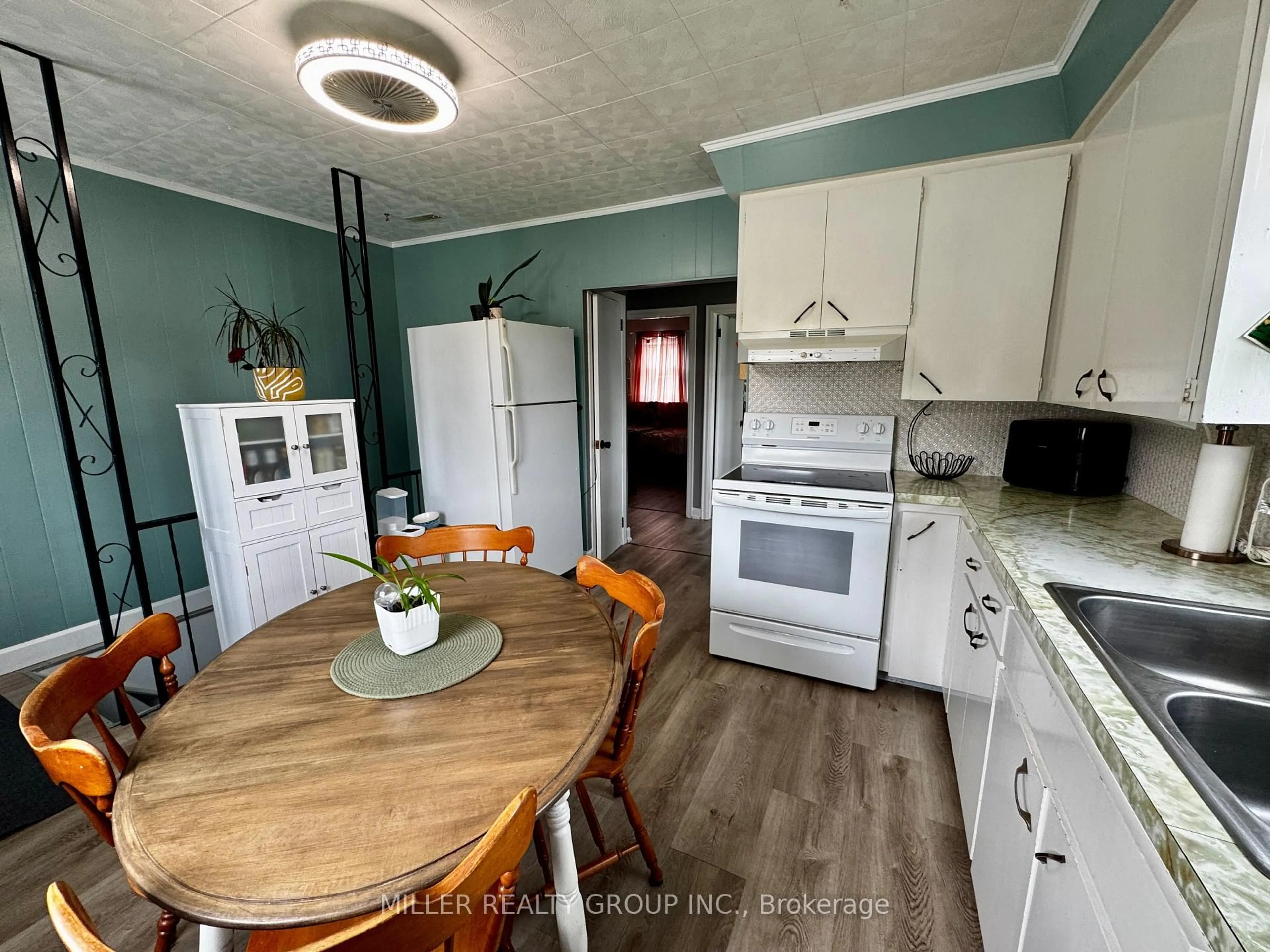 Standard kitchen, unknown for 347 View St, Temiskaming Shores Ontario P0J 1K0