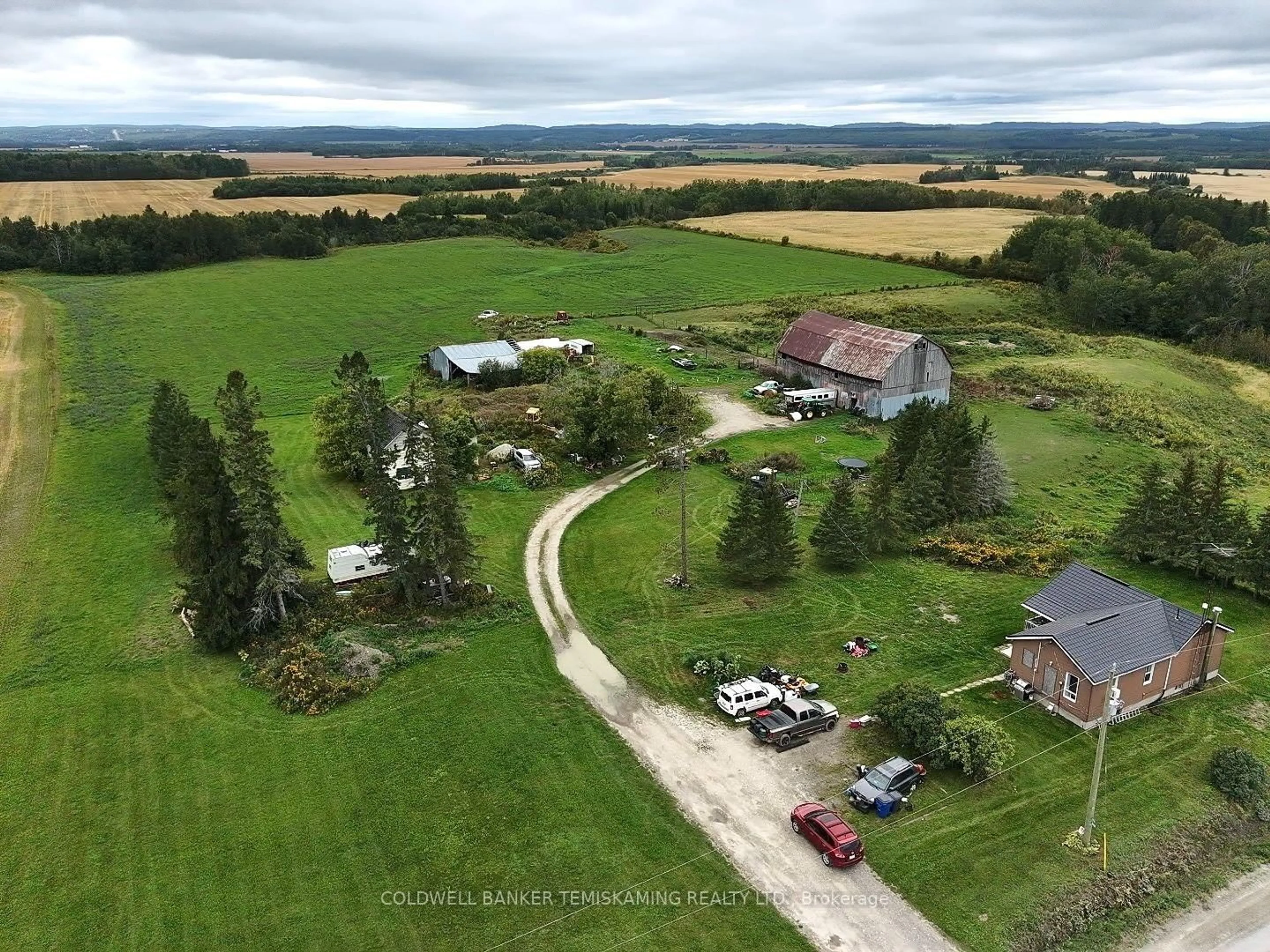 A pic from outside/outdoor area/front of a property/back of a property/a pic from drone, unknown for 864140 Uno Park Rd, Temiskaming Shores Ontario P0J 1P0