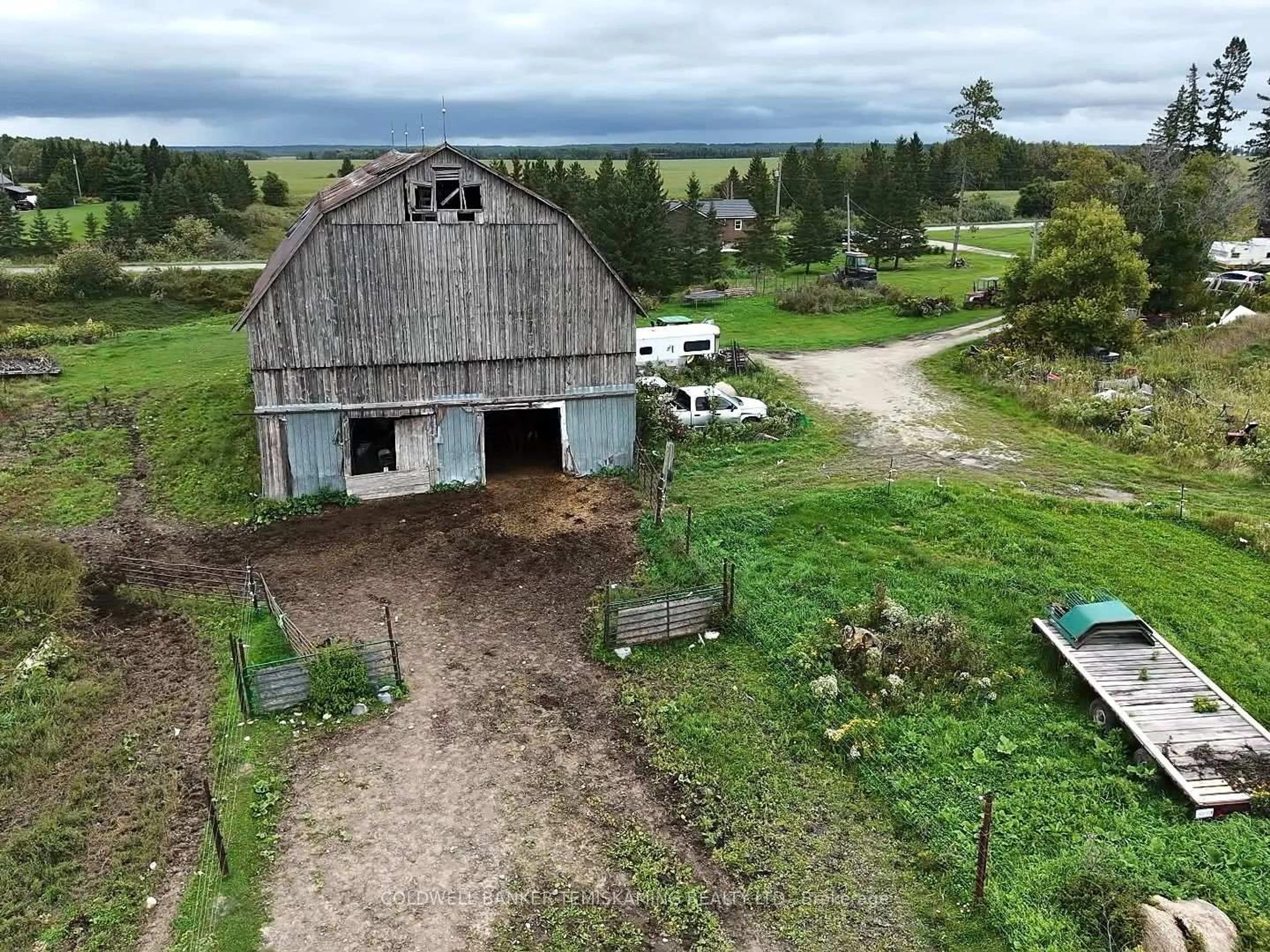 A pic from outside/outdoor area/front of a property/back of a property/a pic from drone, unknown for 864140 Uno Park Rd, Temiskaming Shores Ontario P0J 1P0