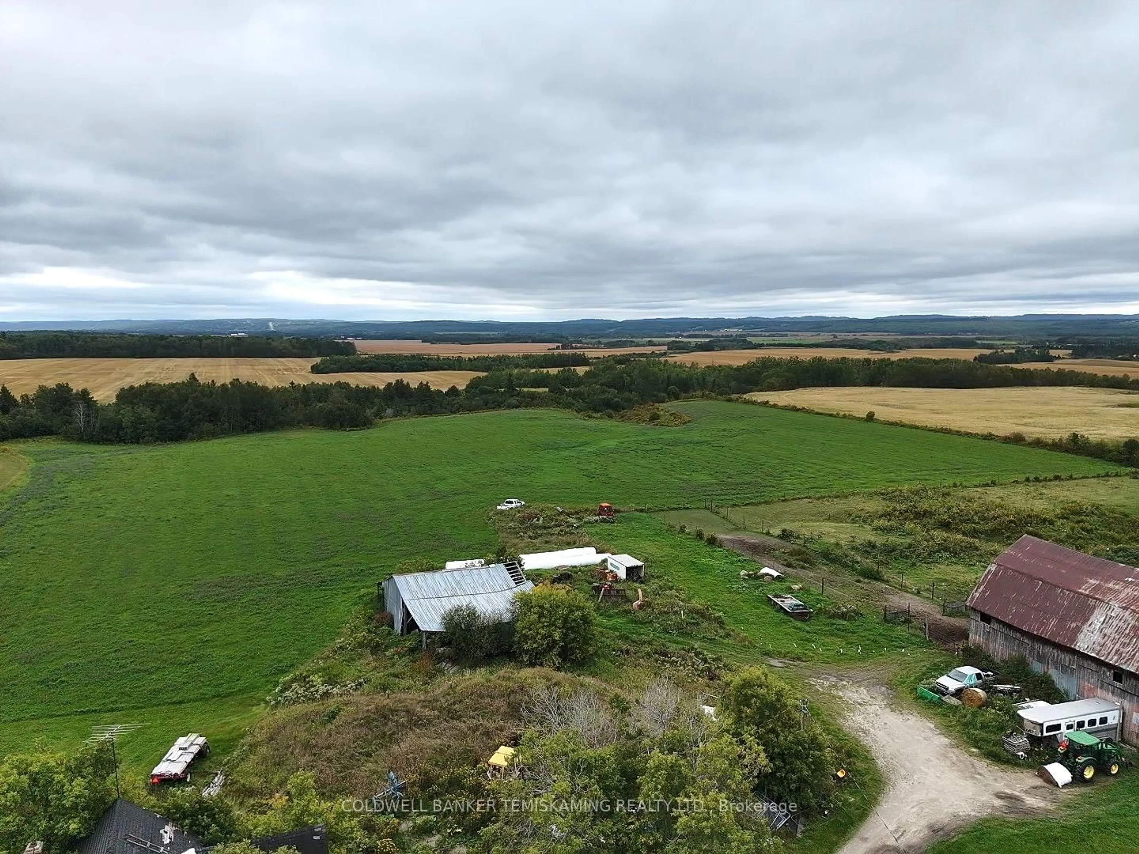 A pic from outside/outdoor area/front of a property/back of a property/a pic from drone, mountain view for 864140 Uno Park Rd, Temiskaming Shores Ontario P0J 1P0