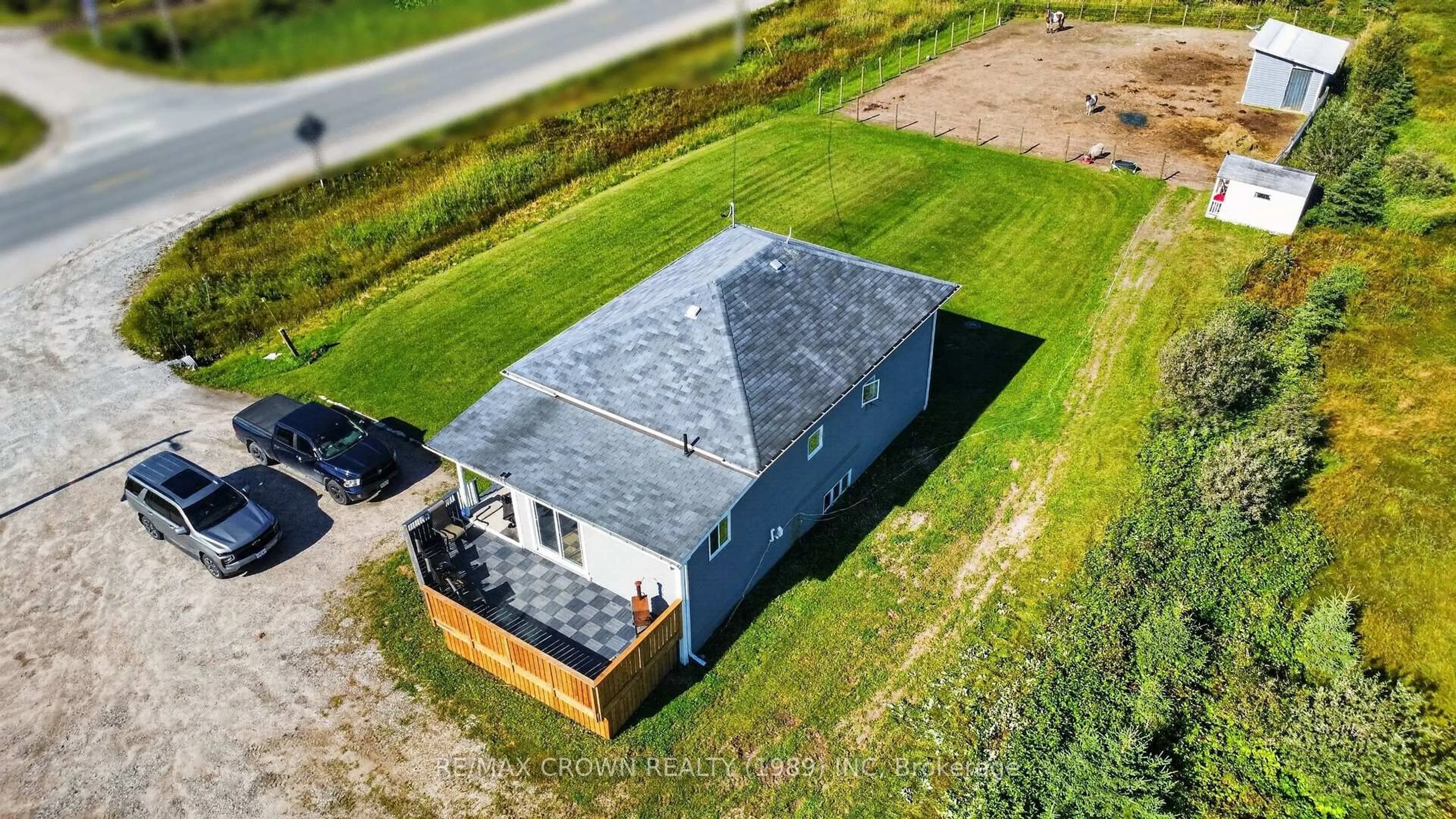 A pic from outside/outdoor area/front of a property/back of a property/a pic from drone, building for 84 Highway 11 Highway, Hearst Ontario P0L 1N0