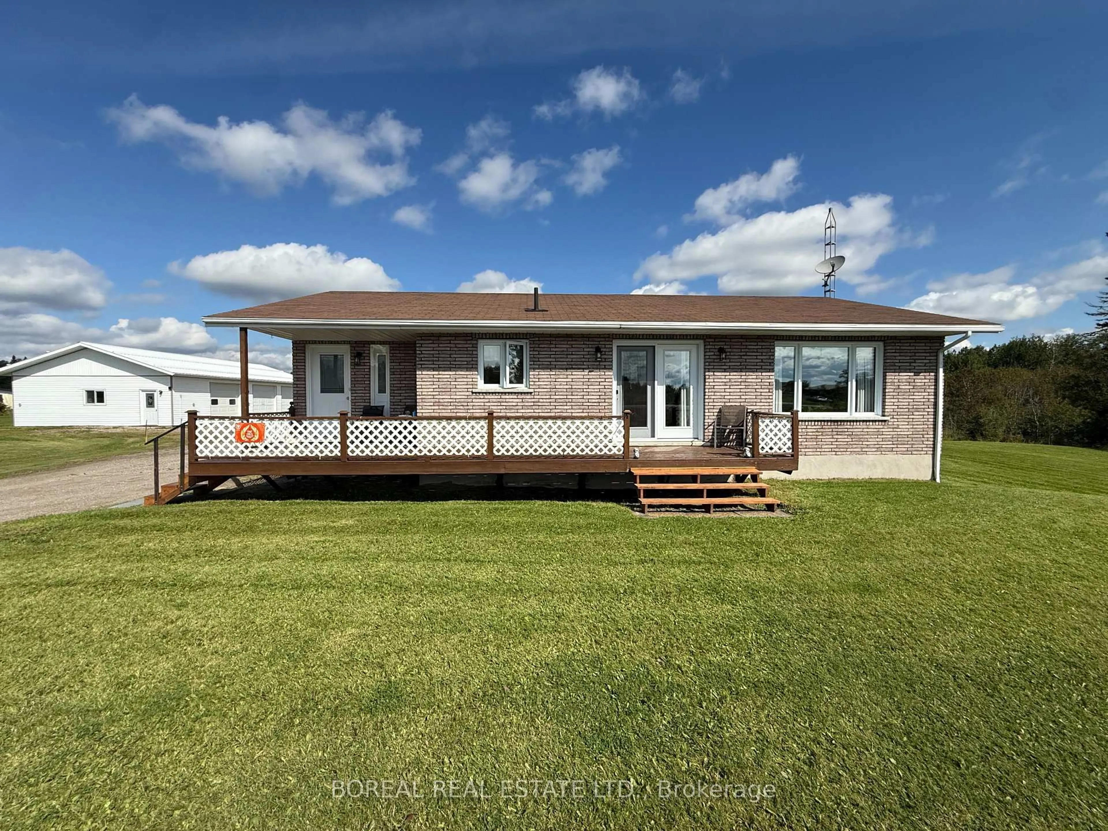 Home with vinyl exterior material, unknown for 1363 Hwy 652, Cochrane Ontario P0L 1C0
