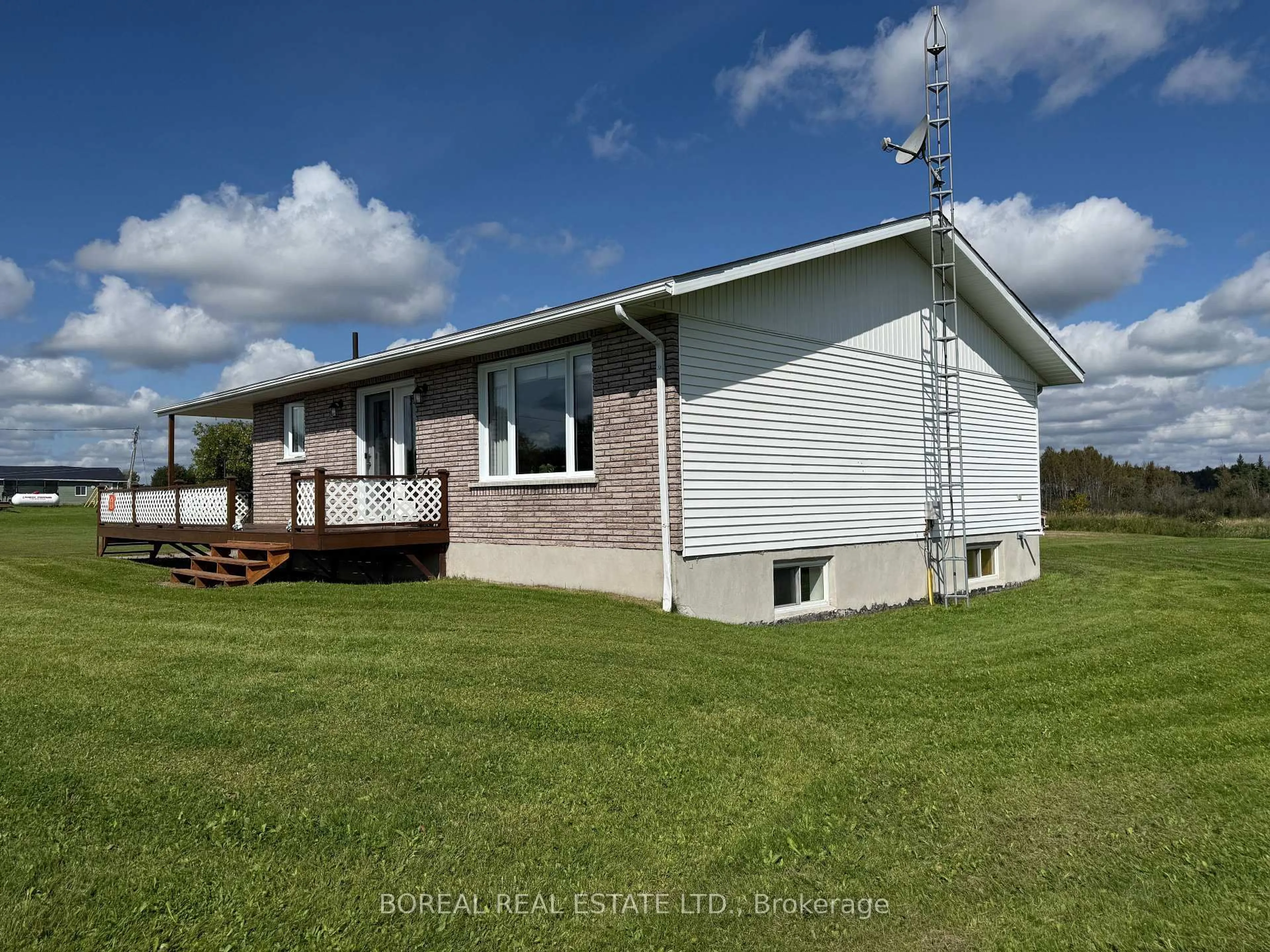 A pic from outside/outdoor area/front of a property/back of a property/a pic from drone, unknown for 1363 Hwy 652, Cochrane Ontario P0L 1C0