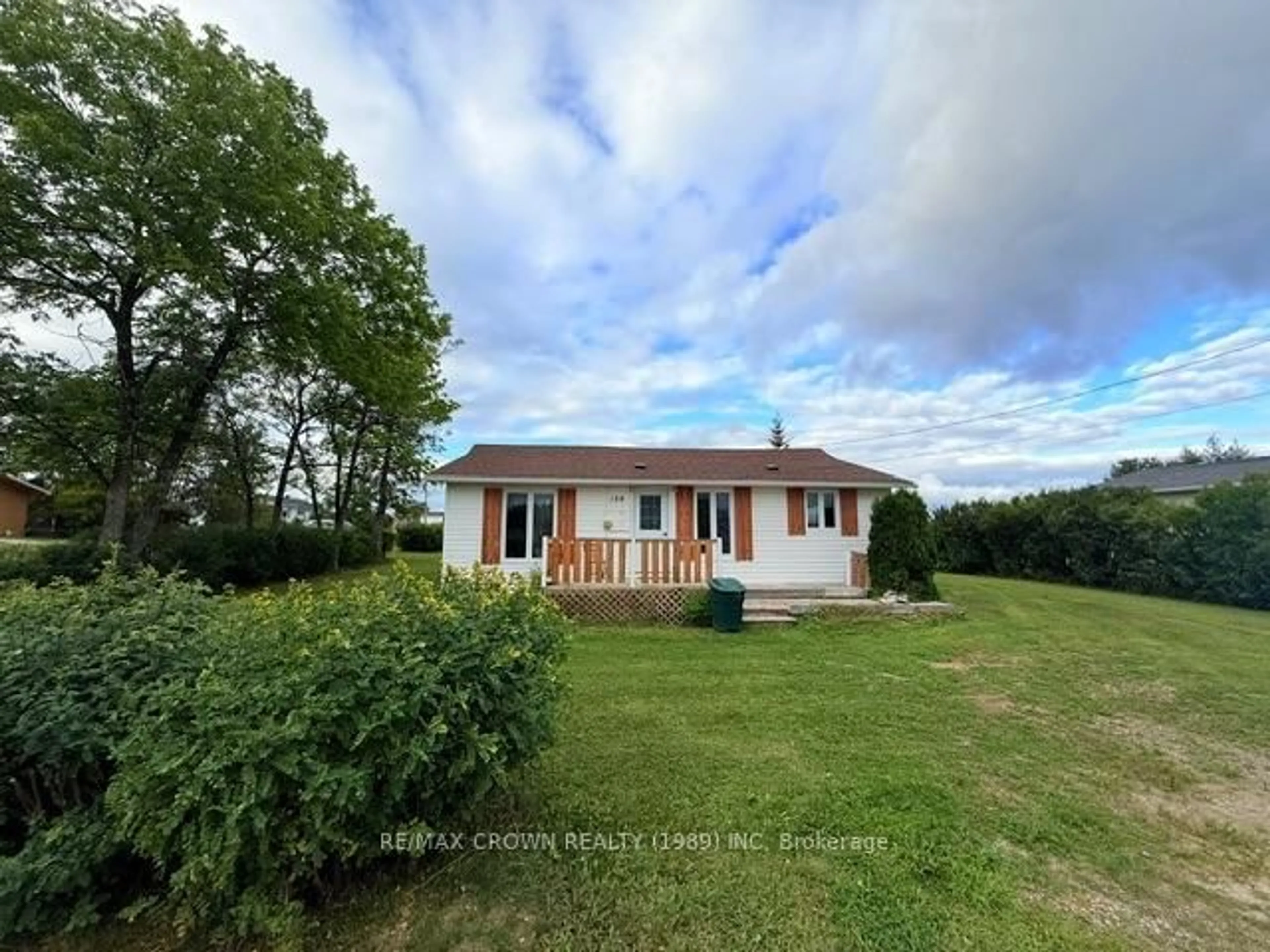 A pic from outside/outdoor area/front of a property/back of a property/a pic from drone, building for 120 GOVERNMENT Rd #Opasatika, Opasatika Ontario P0L 1Z0
