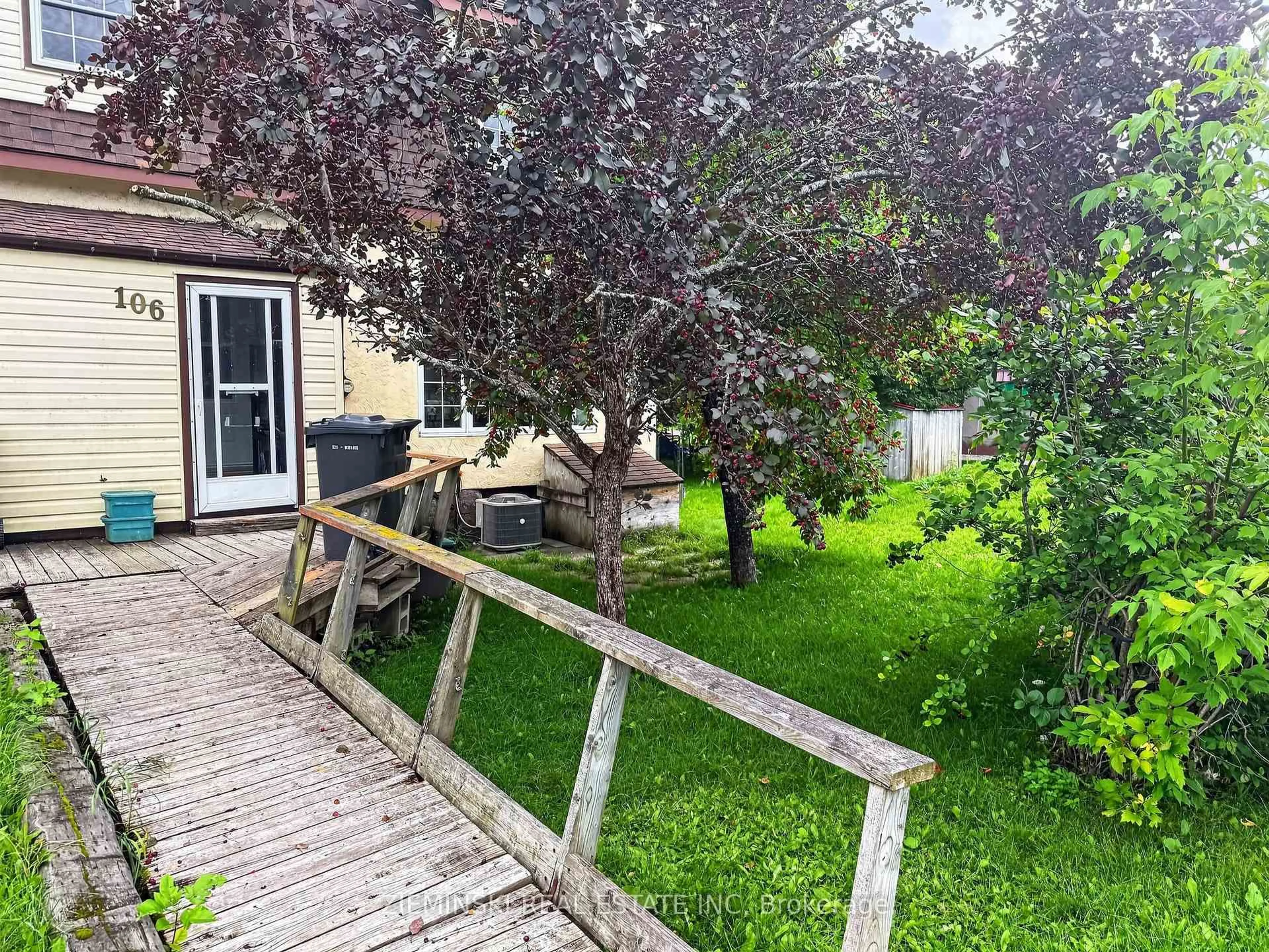 A pic from outside/outdoor area/front of a property/back of a property/a pic from drone, street for 106 Argyle Ave, Iroquois Falls Ontario P0K 1E0