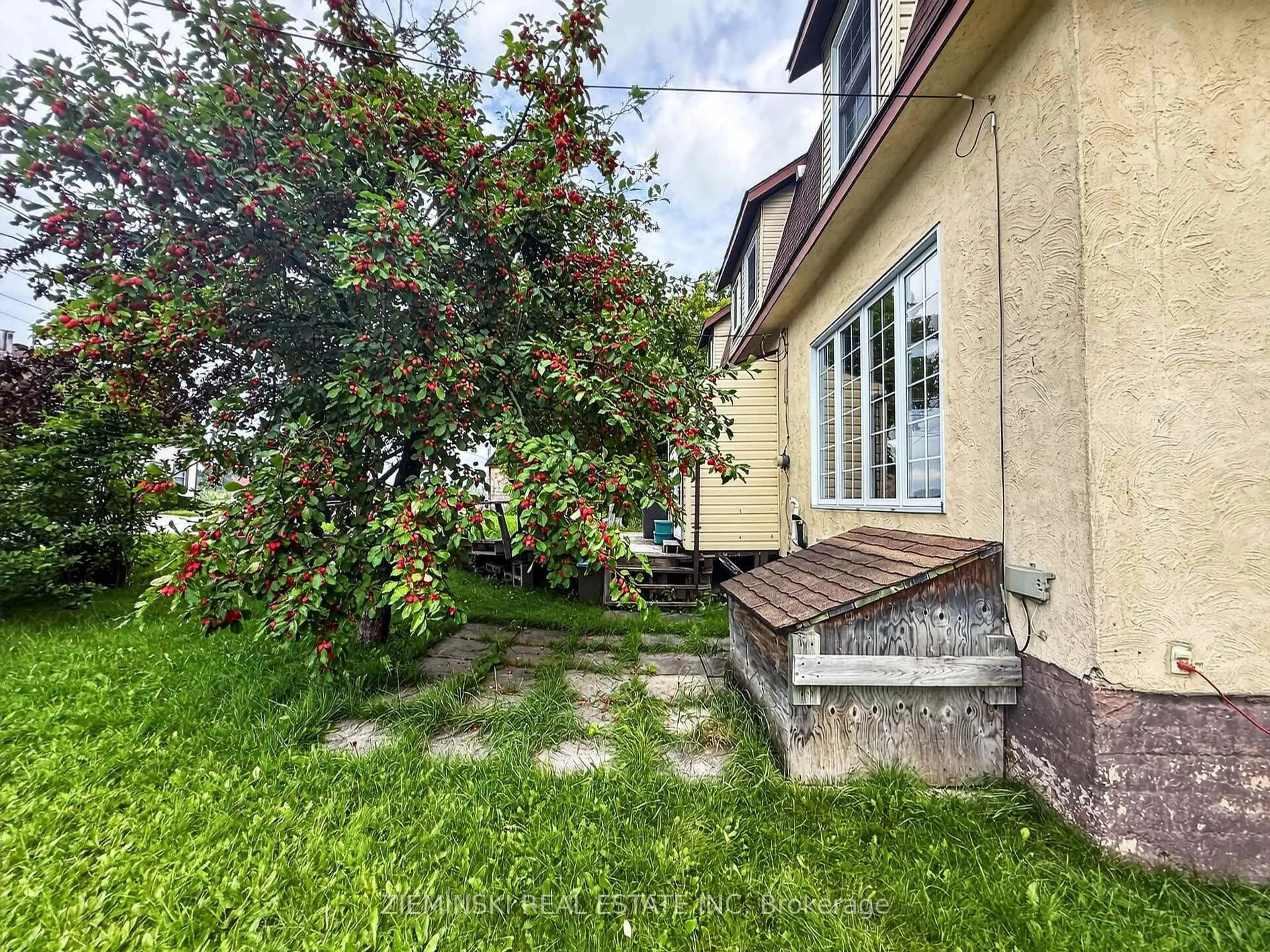 Patio, street for 106 Argyle Ave, Iroquois Falls Ontario P0K 1E0