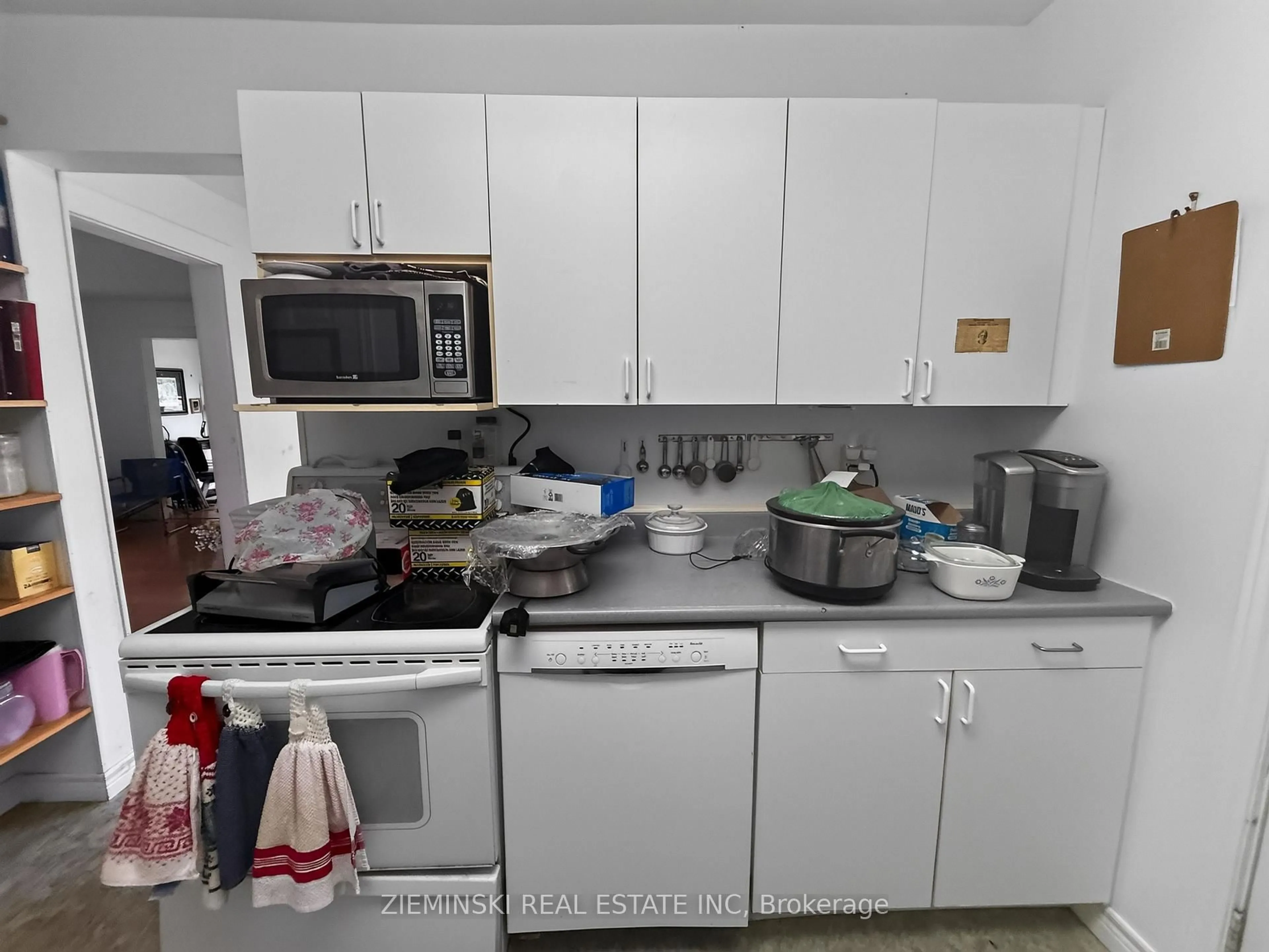 Standard kitchen, unknown for 106 Argyle Ave, Iroquois Falls Ontario P0K 1E0