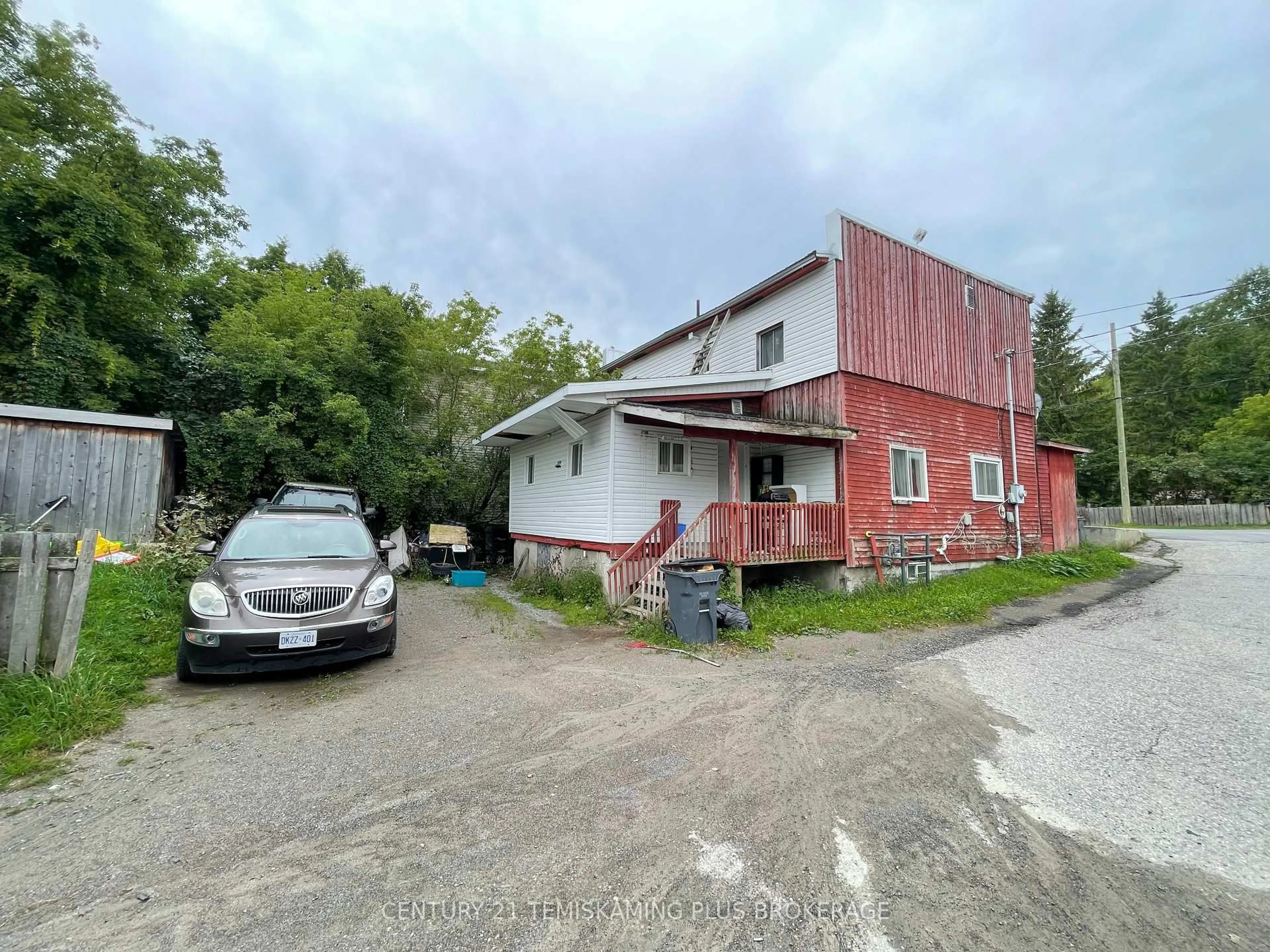 A pic from outside/outdoor area/front of a property/back of a property/a pic from drone, building for 49 Cobalt St, Cobalt Ontario P0J 1C0