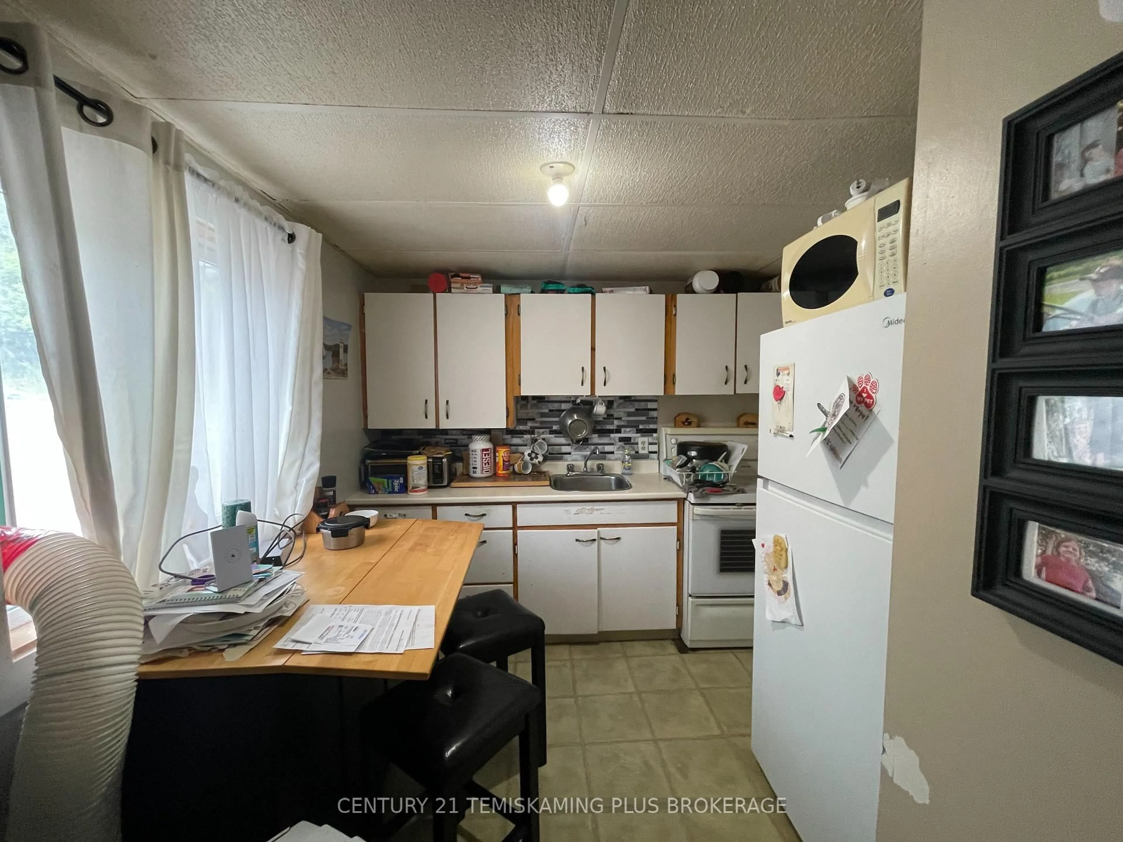 Standard kitchen, unknown for 49 Cobalt St, Cobalt Ontario P0J 1C0