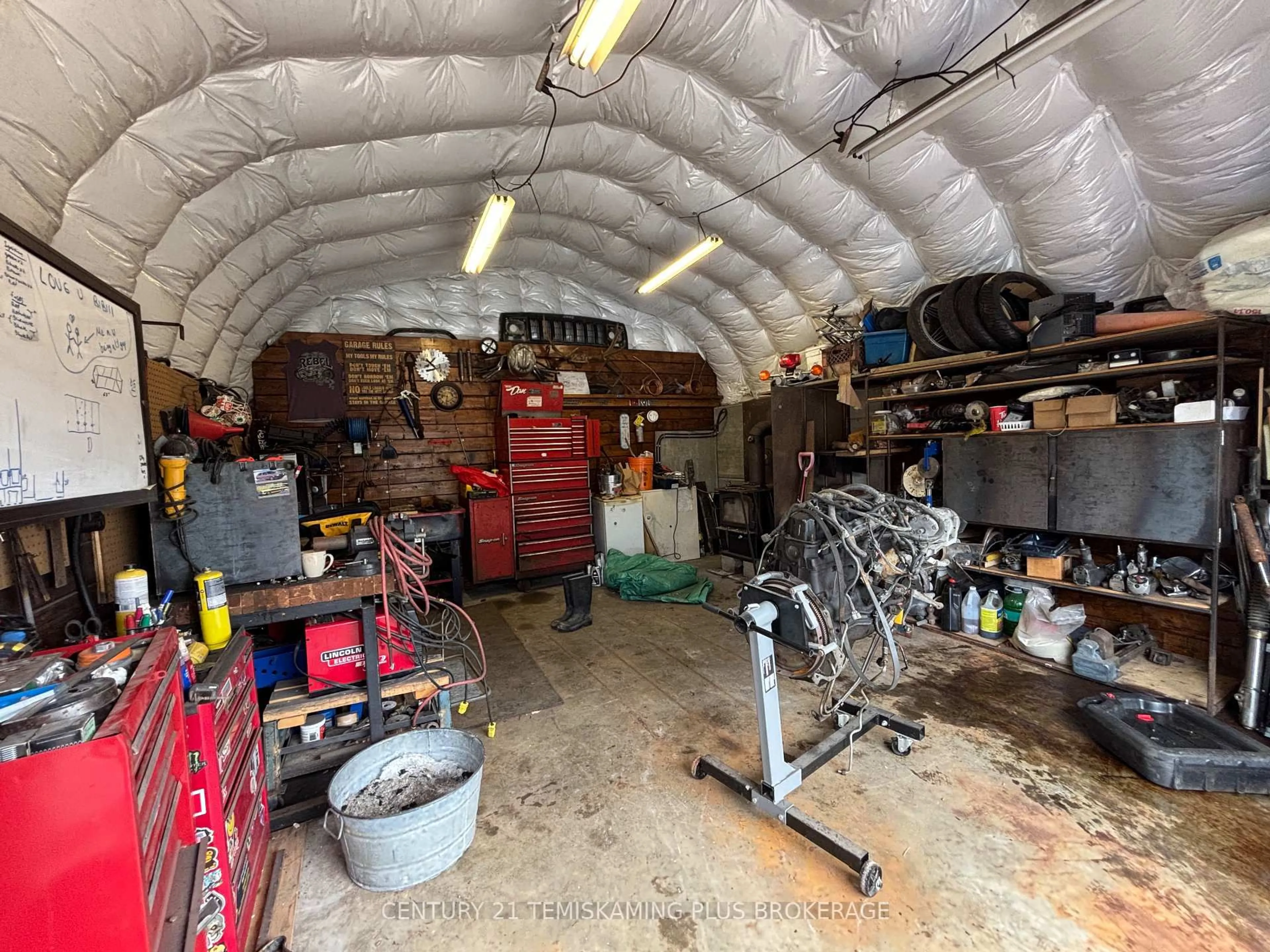 Indoor garage for 14 Day Ave, Kirkland Lake Ontario P2N 1K4