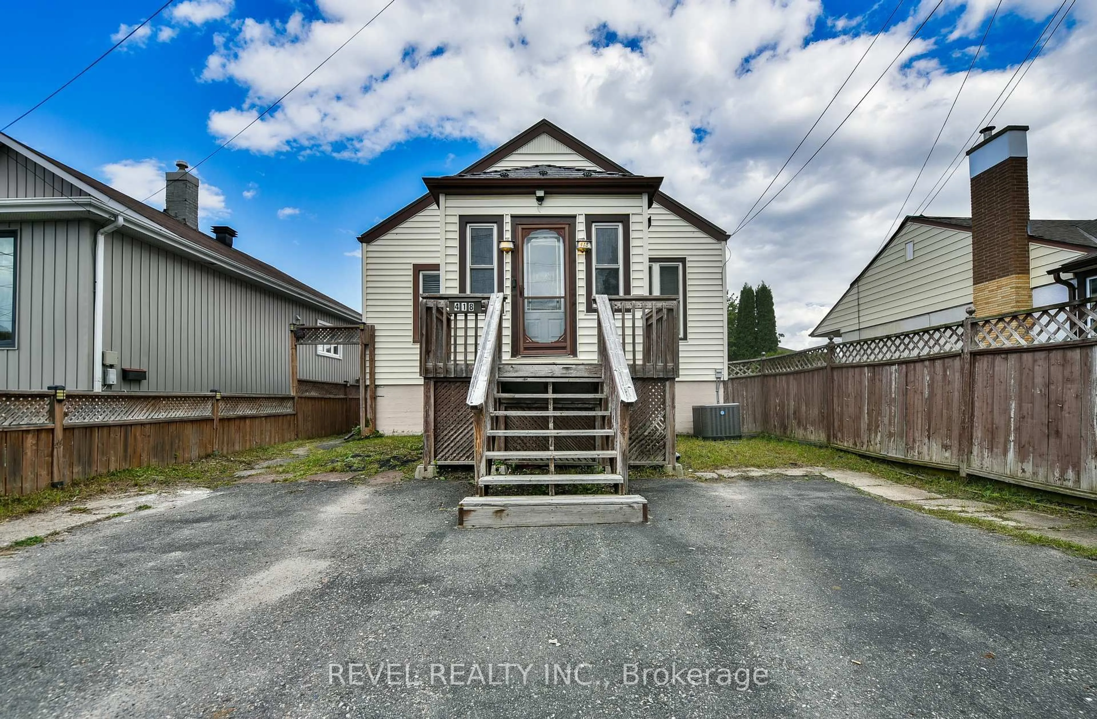 A pic from outside/outdoor area/front of a property/back of a property/a pic from drone, street for 418 Maple St, Timmins Ontario P4N 1Z8