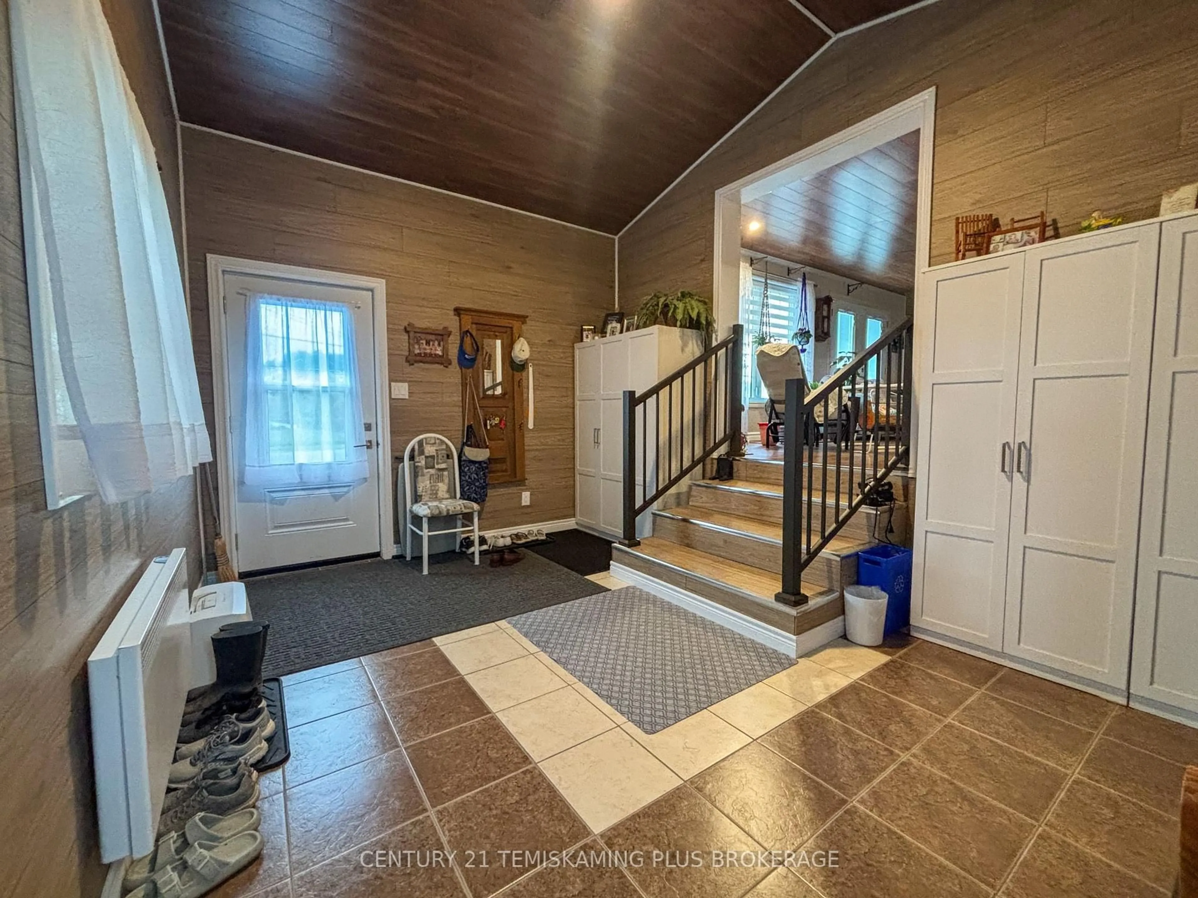 Indoor foyer for 7 Main St, Timiskaming Ontario P0J 1A0