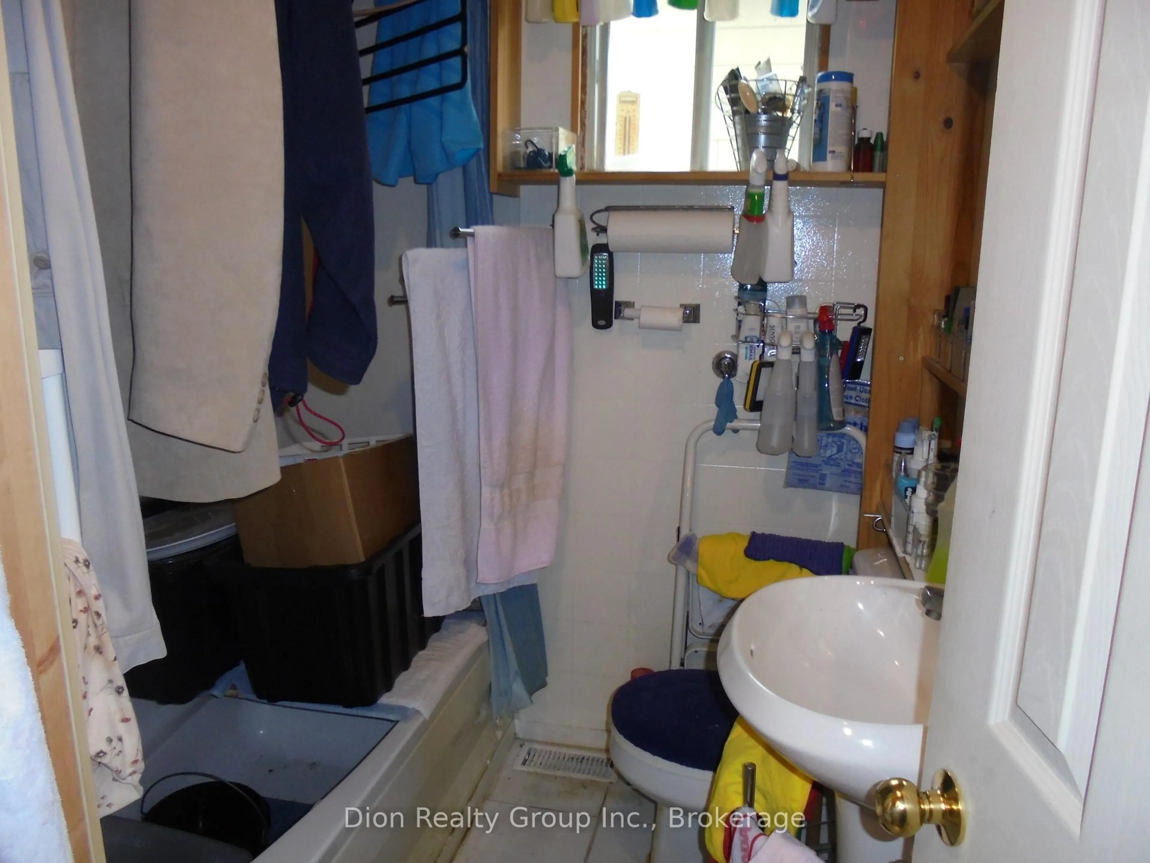 trreb/IMG-T13787000_1d43103f-89b7-4f09-bbe4-6a950724b059-l.jpg