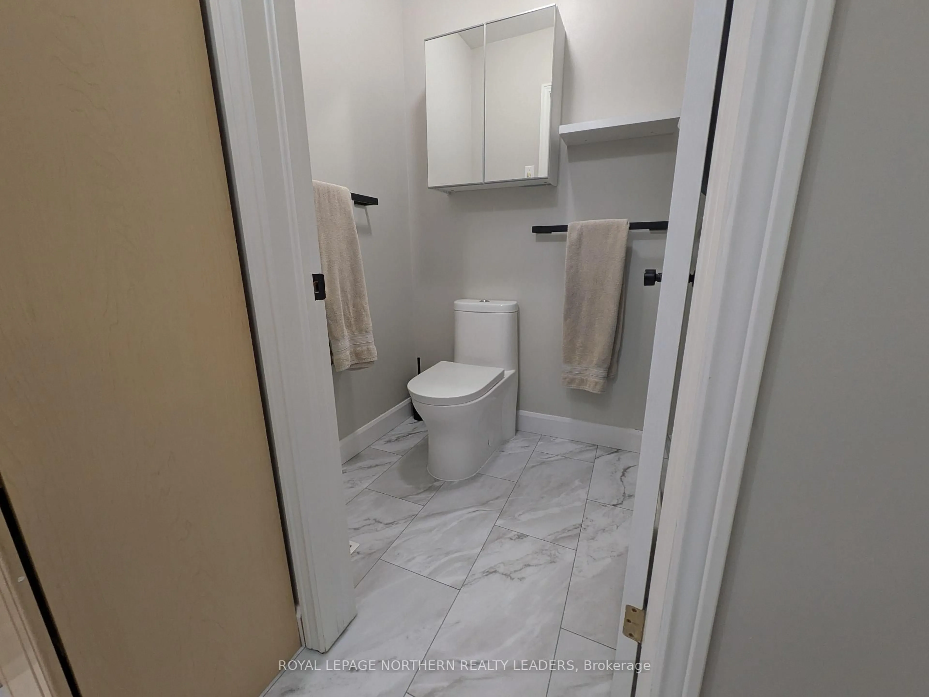 trreb/IMG-T13814916_11aa4793-c667-4431-89d3-5003f307c7ca-l.jpg