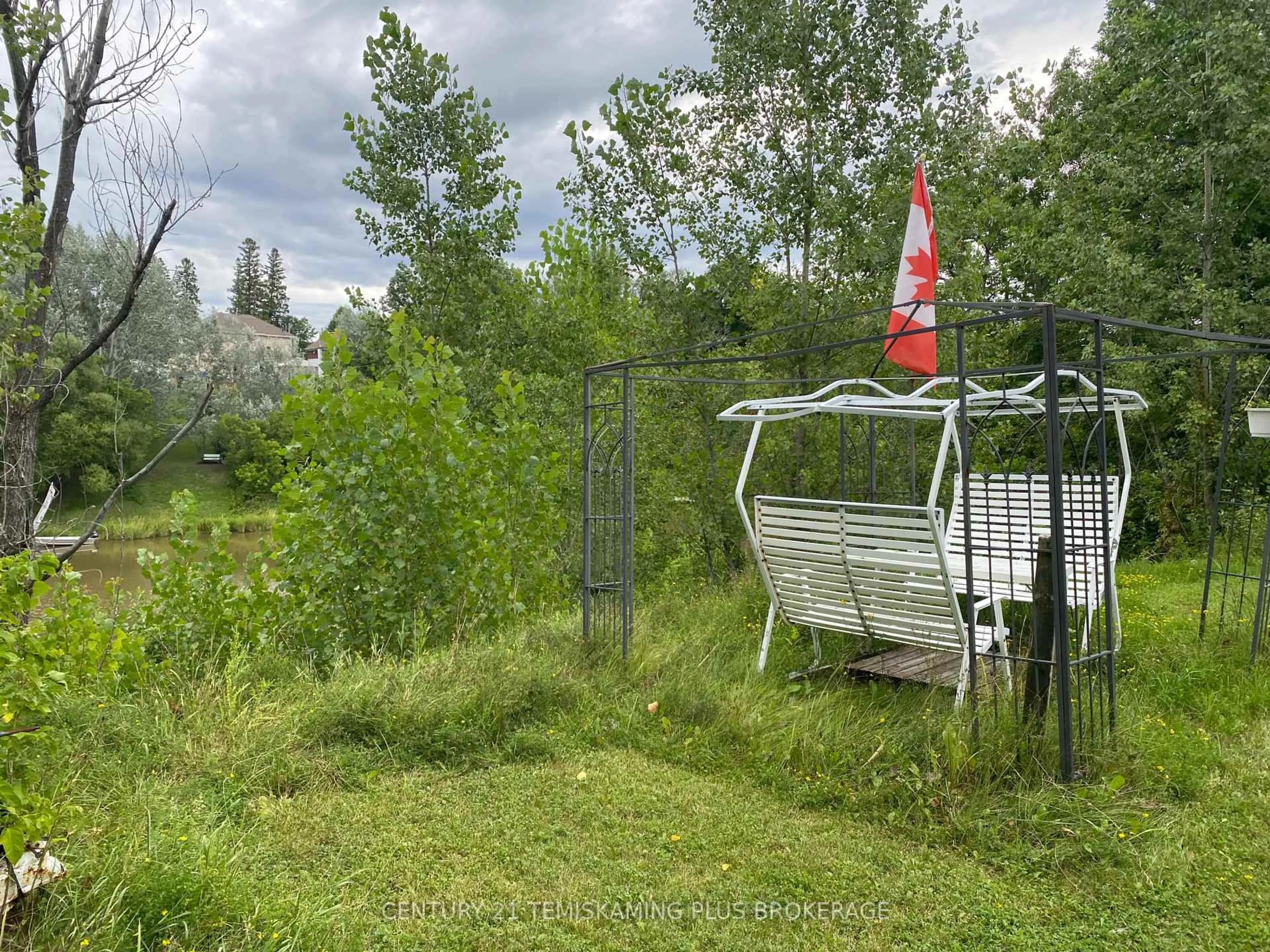 trreb/IMG-T13840304_0b7d5424-0240-4252-bfc8-2053b763cda7-l.jpg