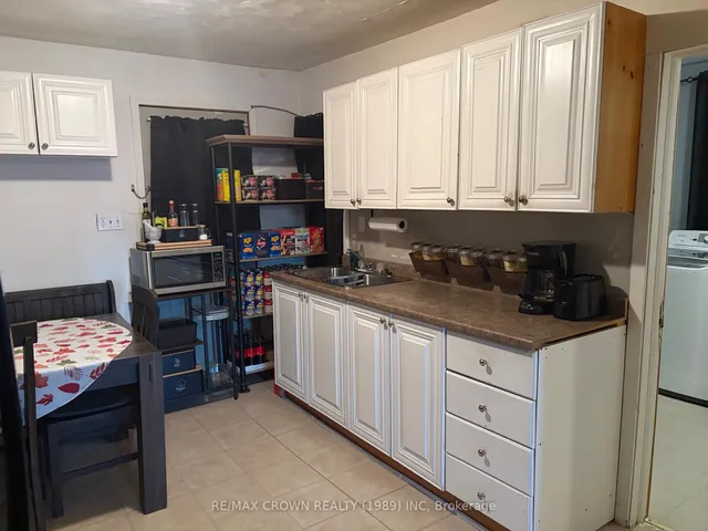 261 Elm St #main & basement, Timmins 3