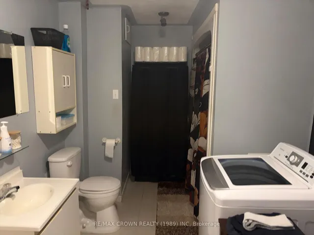 261 Elm St #main & basement, Timmins 4