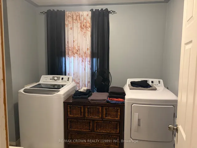 261 Elm St #main & basement, Timmins 5