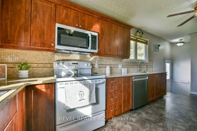 356 Shub Ave, Timmins 4