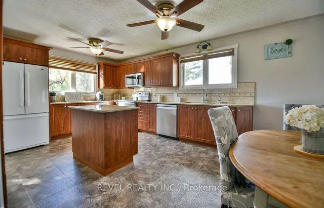 356 Shub Ave, Timmins 3