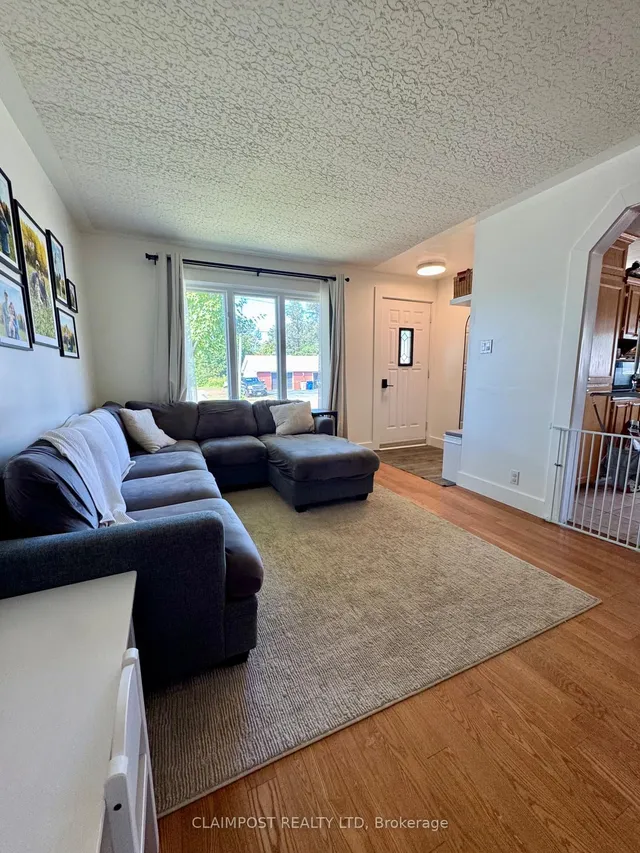 21 Hamelin Ave, Timmins 2