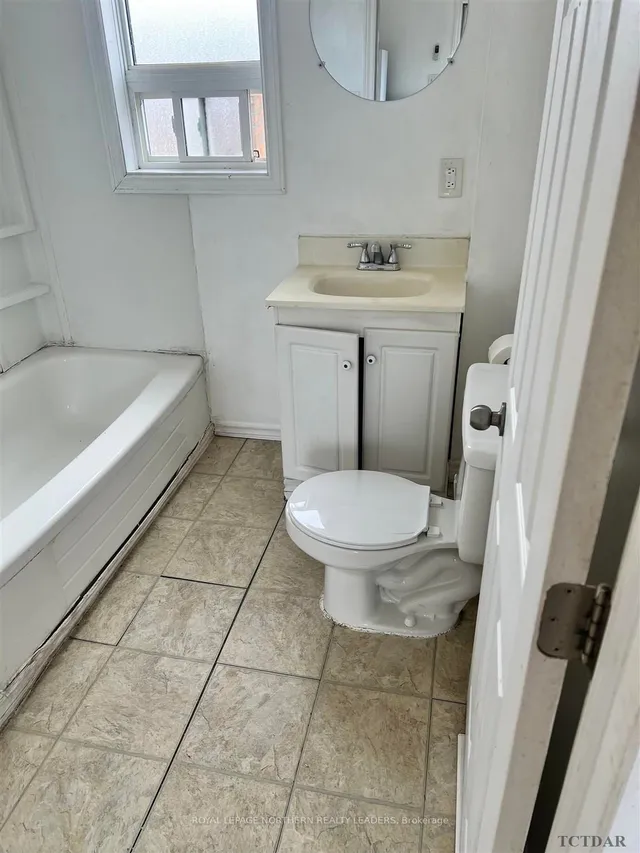 292 Mountjoy St, Timmins 3