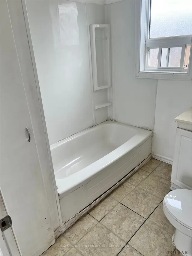 292 Mountjoy St, Timmins 4