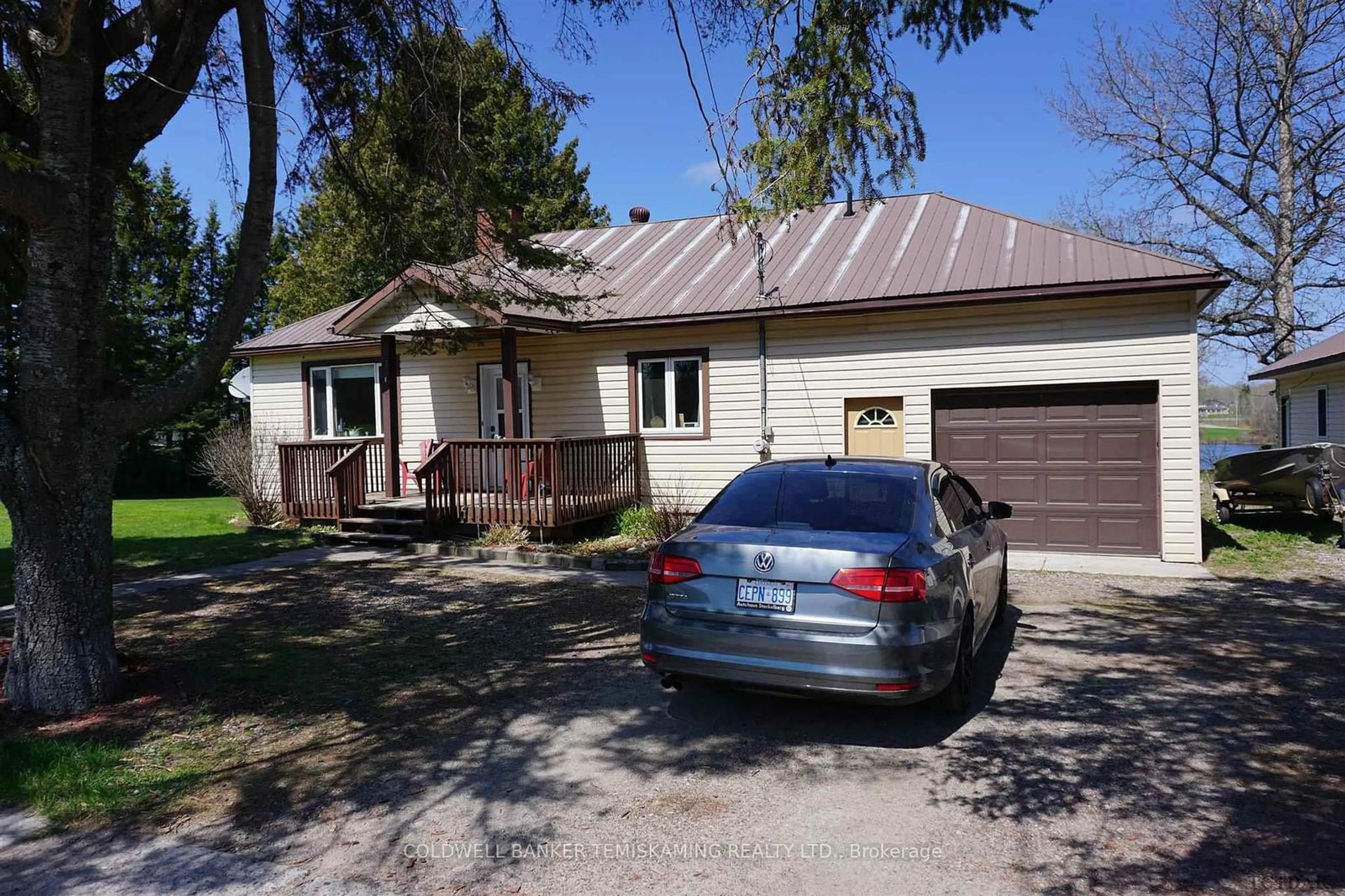 Frontside or backside of a home, cottage for 17 THIRD St, James Ontario P0J 1G0