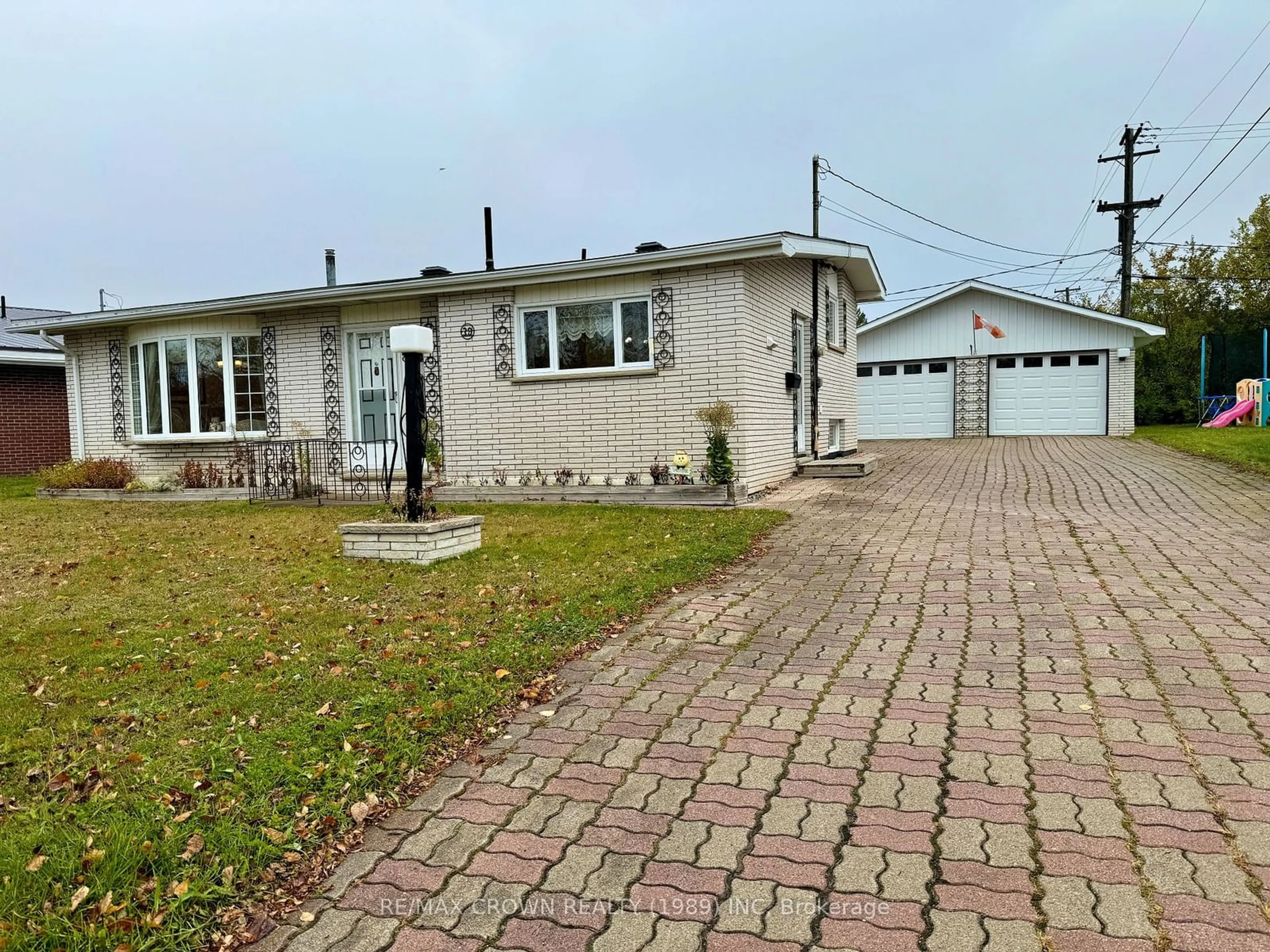 Frontside or backside of a home, cottage for 39 Ottawa St, Kapuskasing Ontario P5N 1Y6