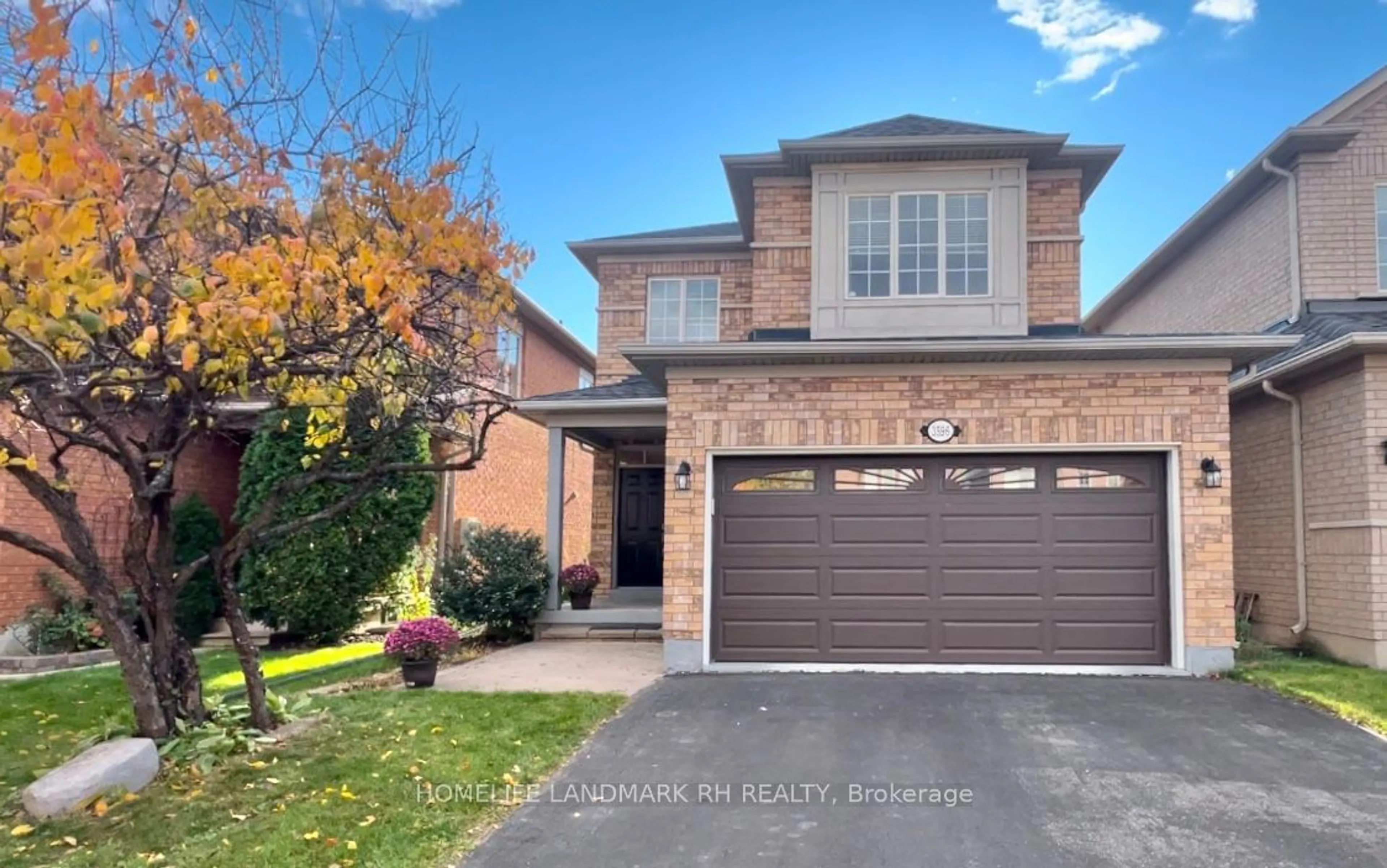 Home with brick exterior material for 3596 Rainpark Crt, Mississauga Ontario L5M 6X6