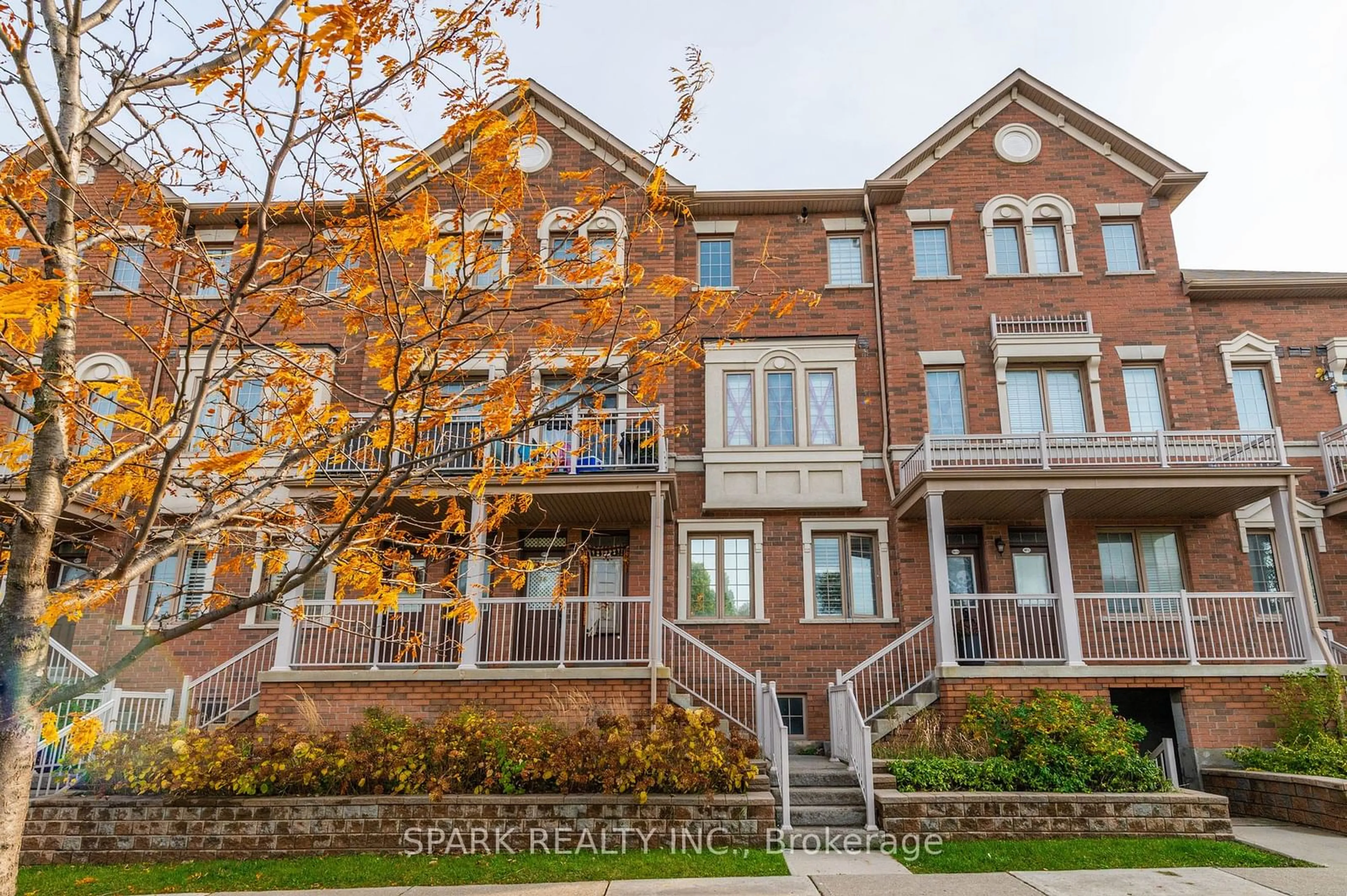 A pic from exterior of the house or condo, the street view for 180 Howden Blvd #35, Brampton Ontario L6S 0E6