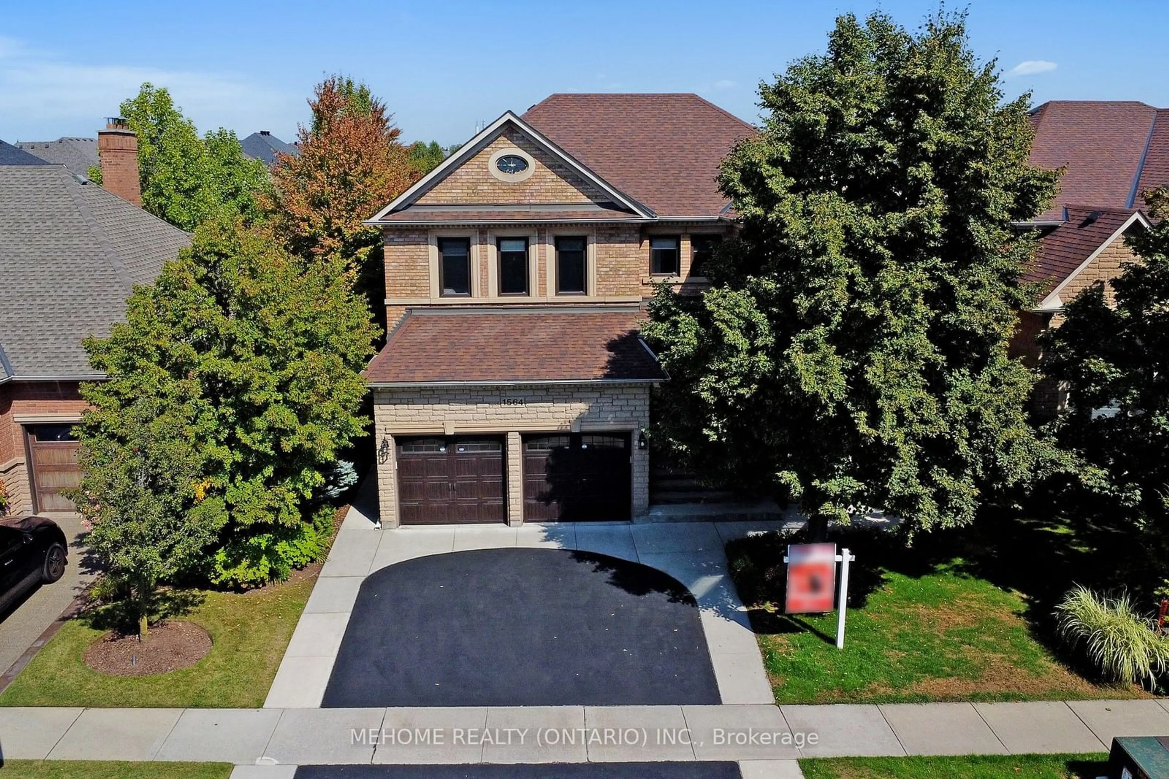 Home with brick exterior material for 1564 Pinery Cres, Oakville Ontario L6H 7J9