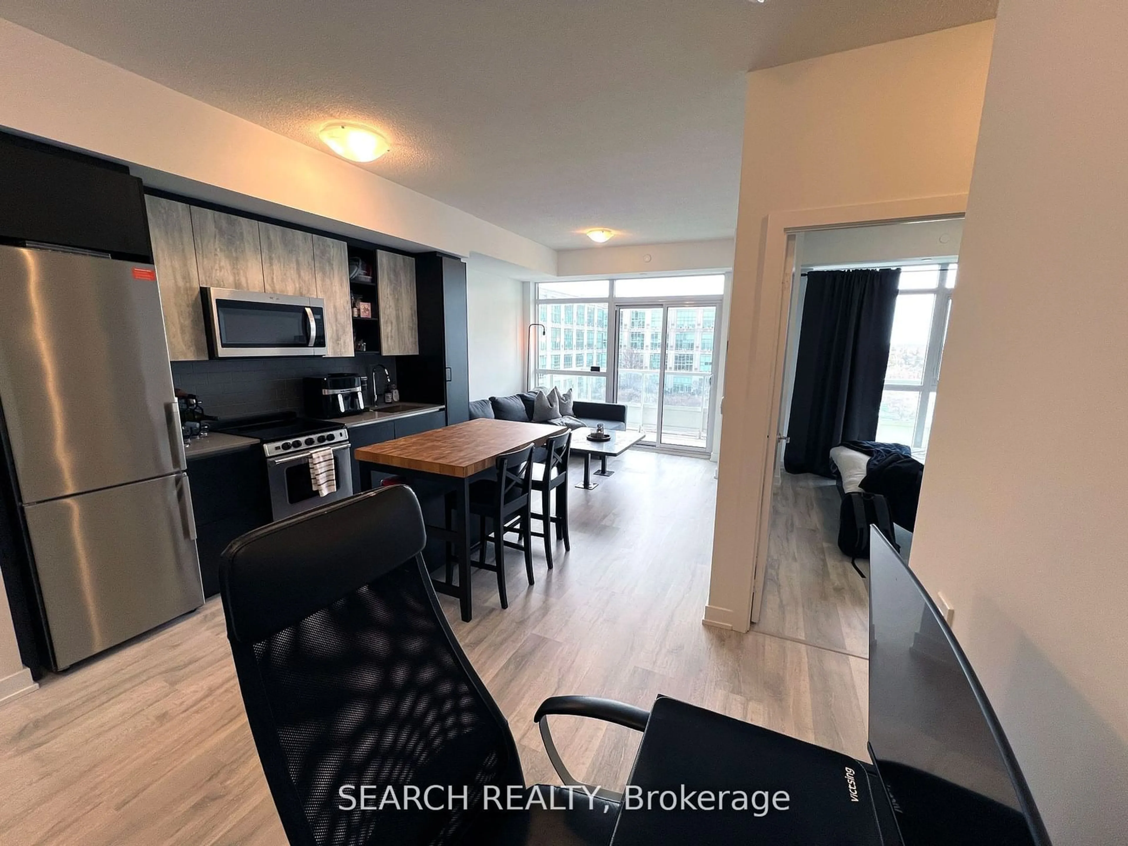 Open concept kitchen for 251 Manitoba St #1211, Toronto Ontario M8Y 4G9