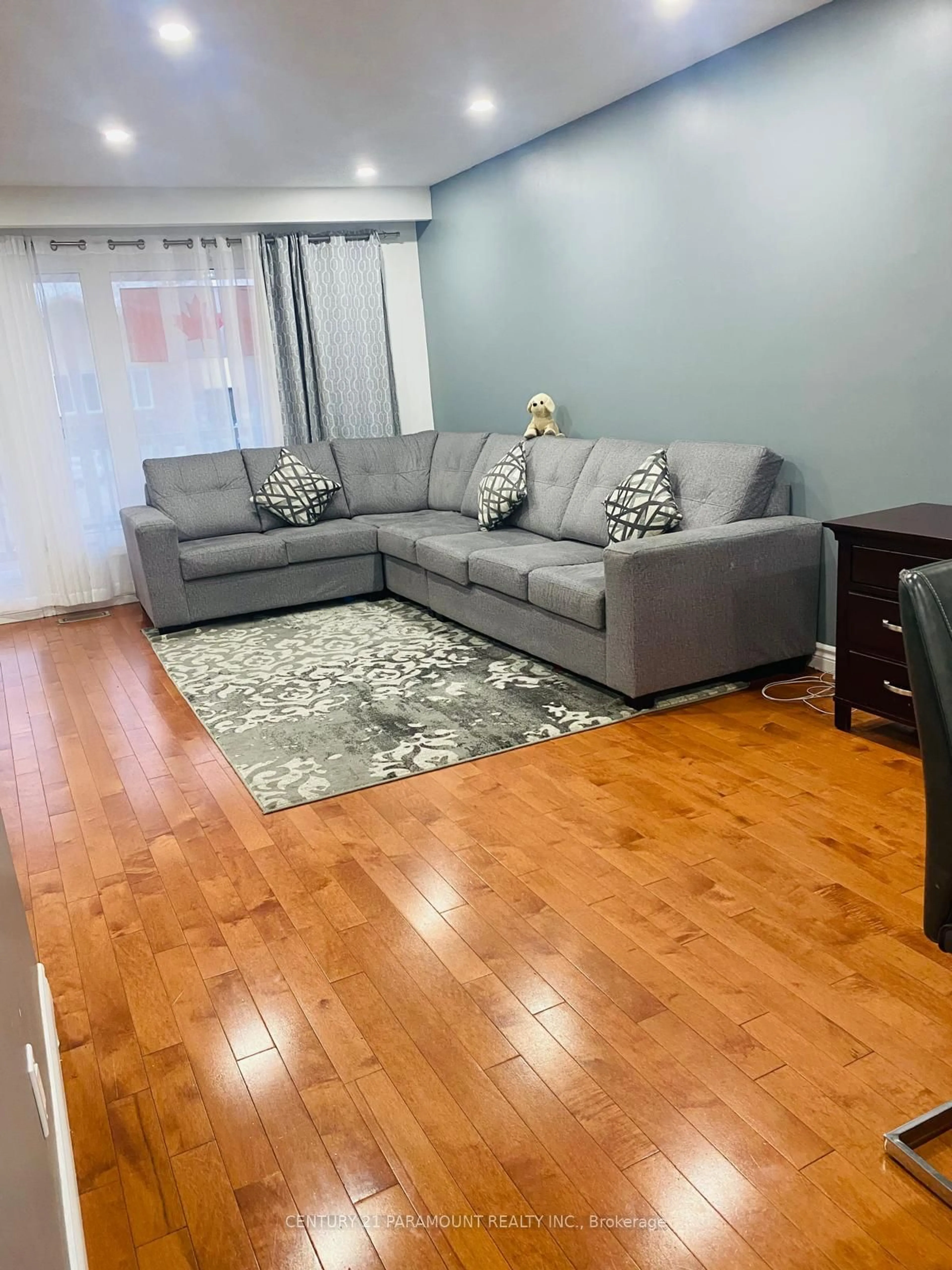 Living room, wood floors for 7805 Wildfern Dr, Mississauga Ontario L4T 3P8