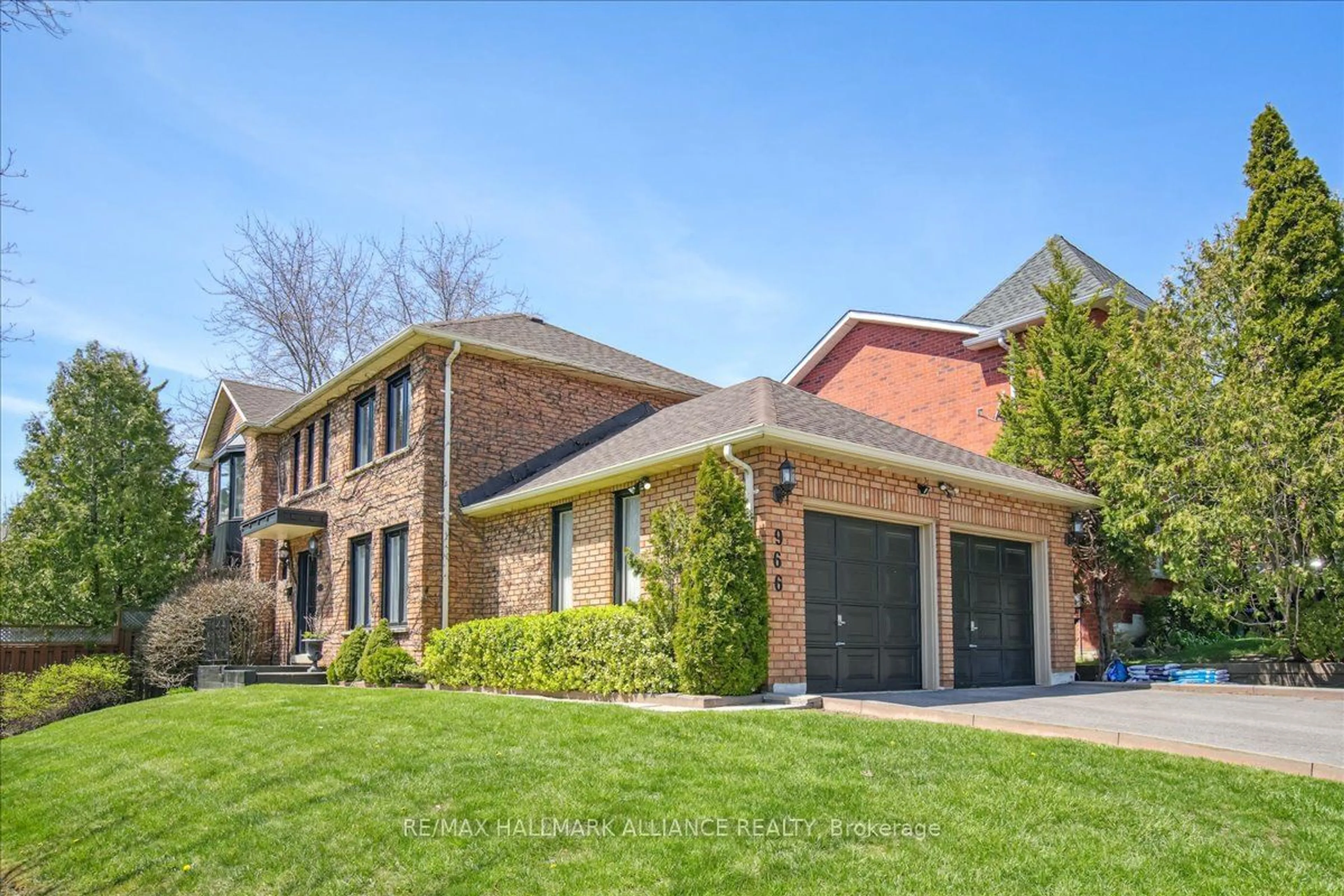 Home with brick exterior material for 966 Sliver Birch Tr, Mississauga Ontario L5J 4S3