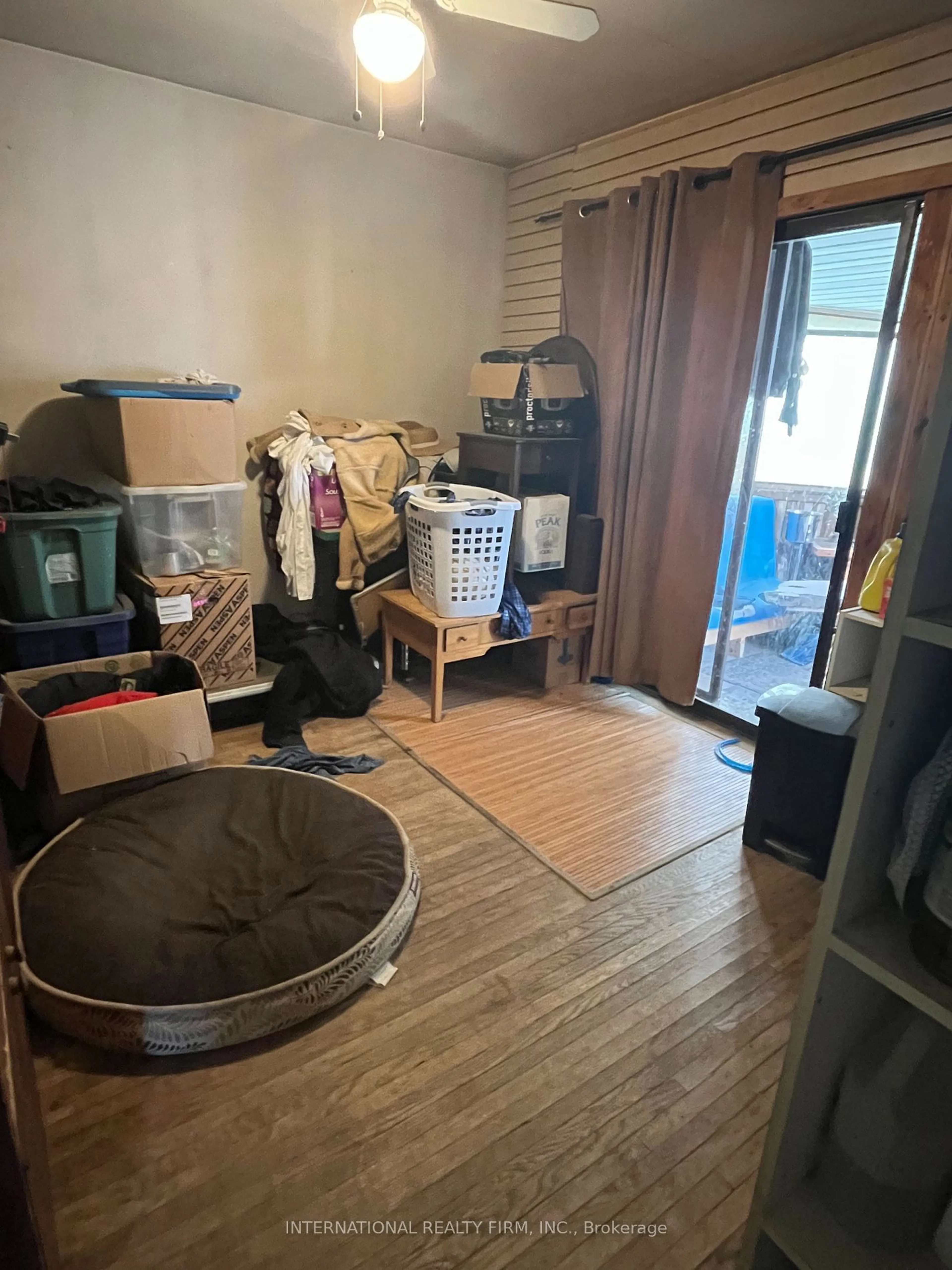 A pic of a room, not visible floor for 1481 Myron Dr, Mississauga Ontario L5E 2N5