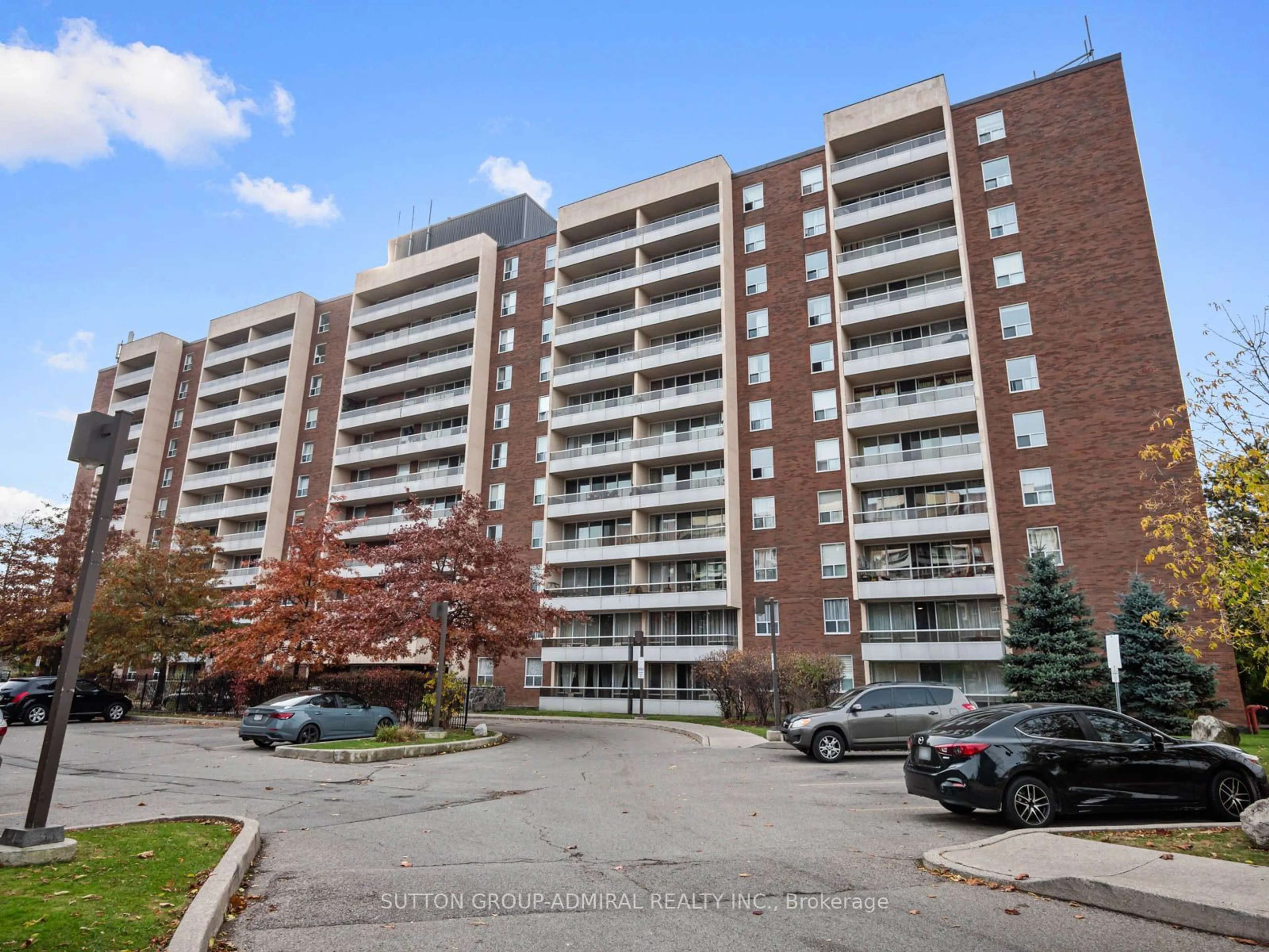 A pic from exterior of the house or condo, the front or back of building for 31 Four Winds Dr #502, Toronto Ontario M3J 1K9