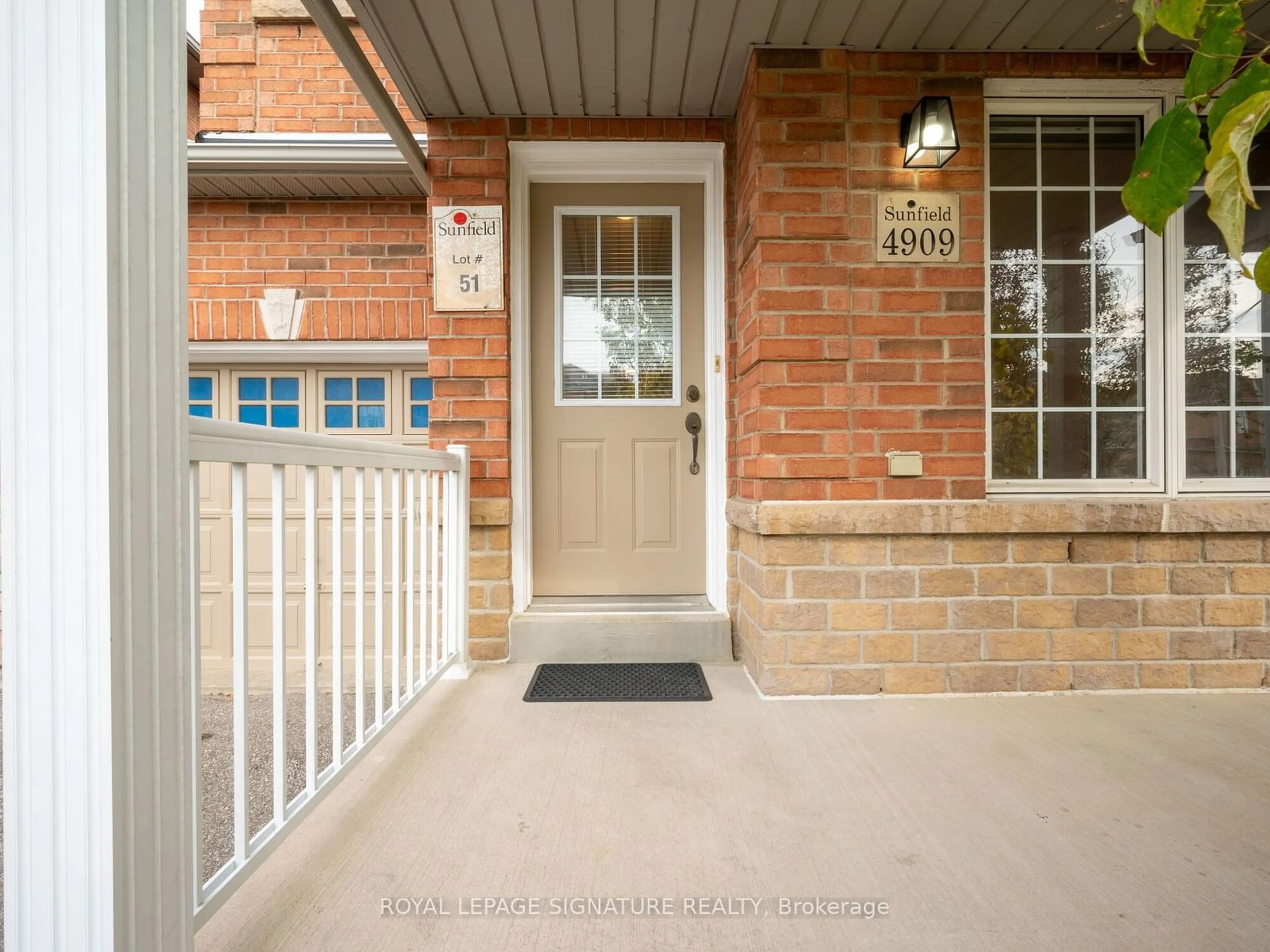 Indoor entryway, ceramic floors for 4909 James Austin Dr, Mississauga Ontario L4Z 4H5