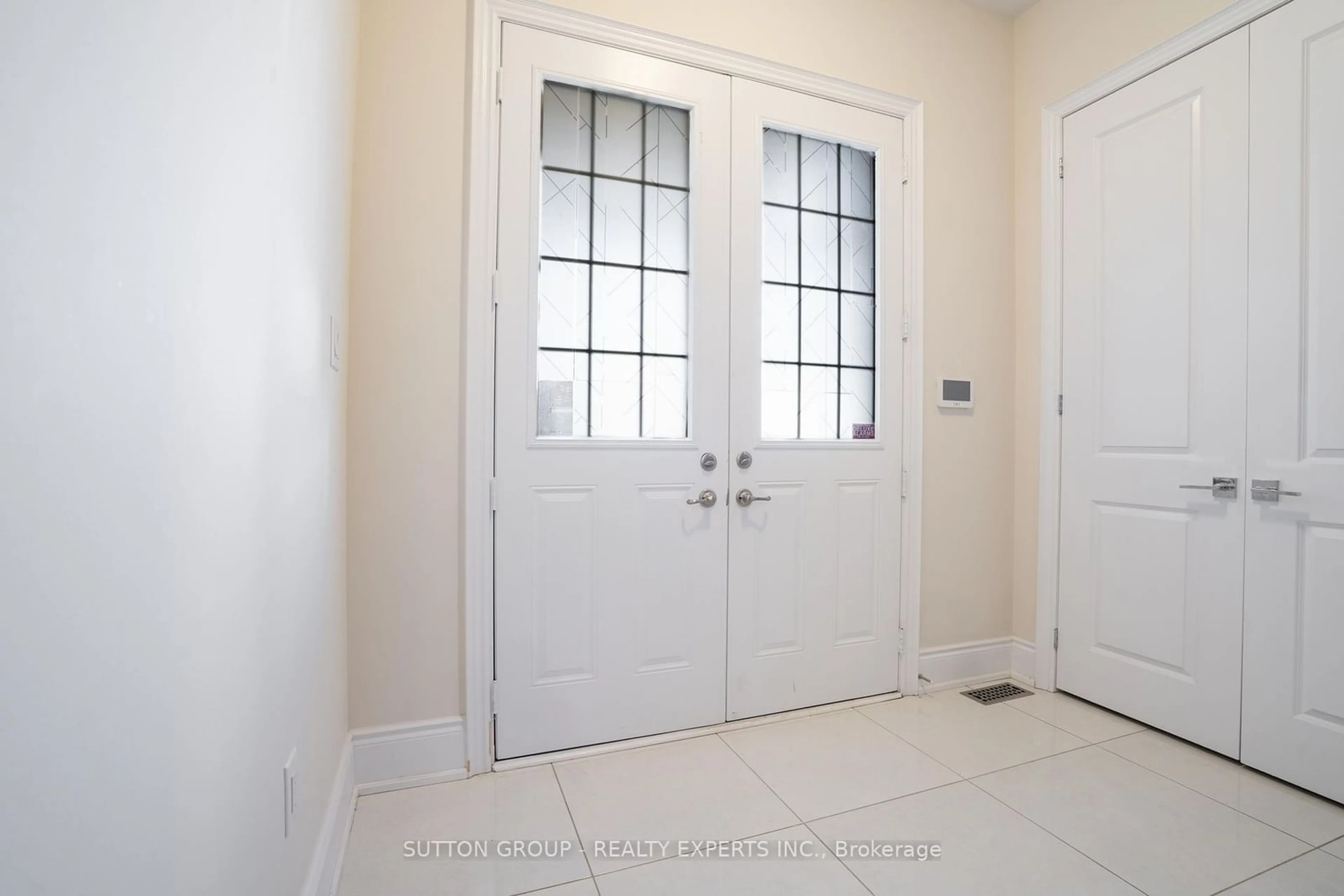 Indoor entryway, wood floors for 15172 Danby Rd, Halton Hills Ontario L7G 0H6