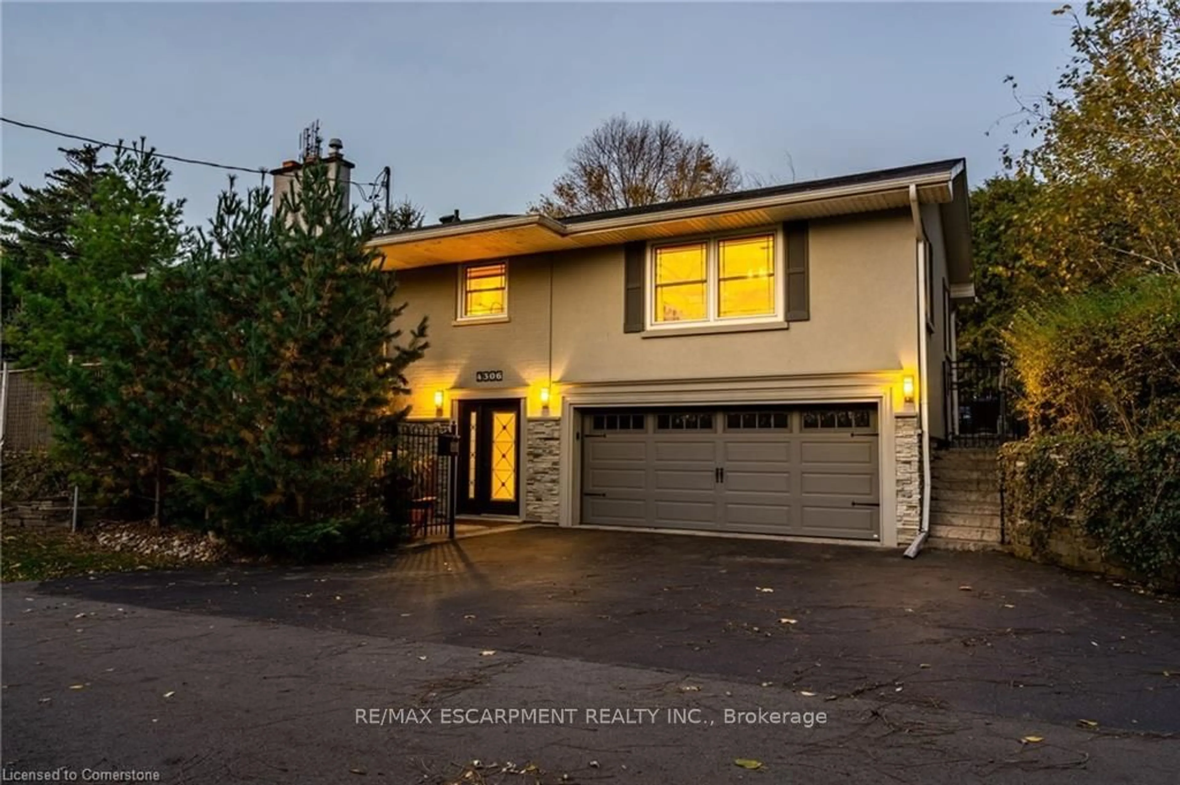 Frontside or backside of a home, the street view for 4306 Lakeshore Rd, Burlington Ontario L7L 1A8