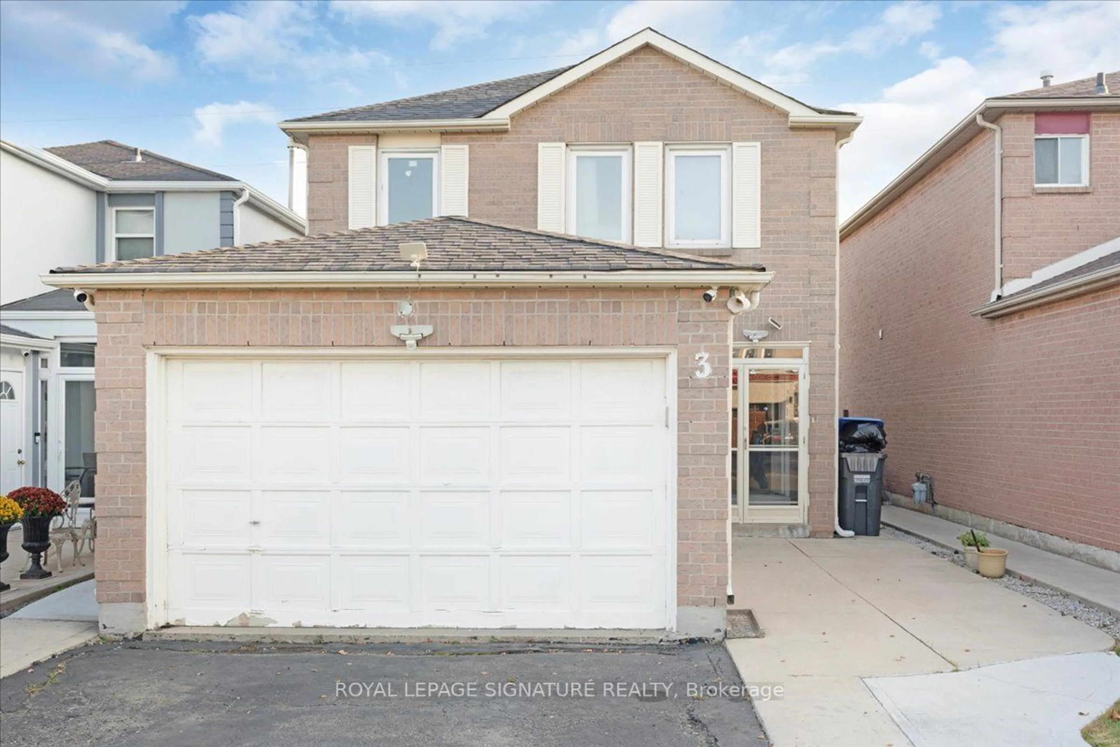 Frontside or backside of a home, the street view for 3 Meadowlark Dr, Brampton Ontario L6Y 4B4