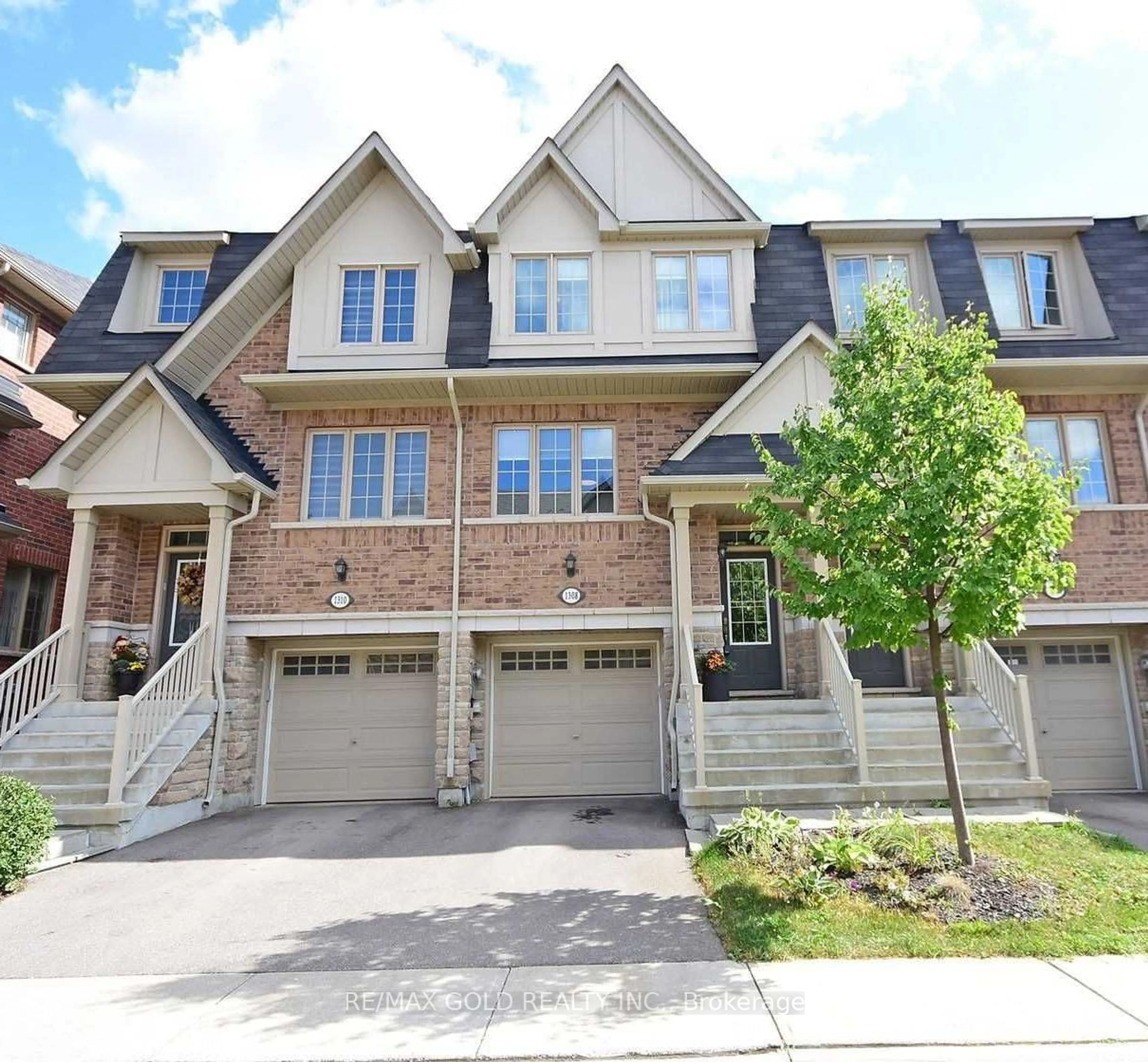 A pic from exterior of the house or condo, mountain for 1308 Granrock Cres, Mississauga Ontario L5V 0E1