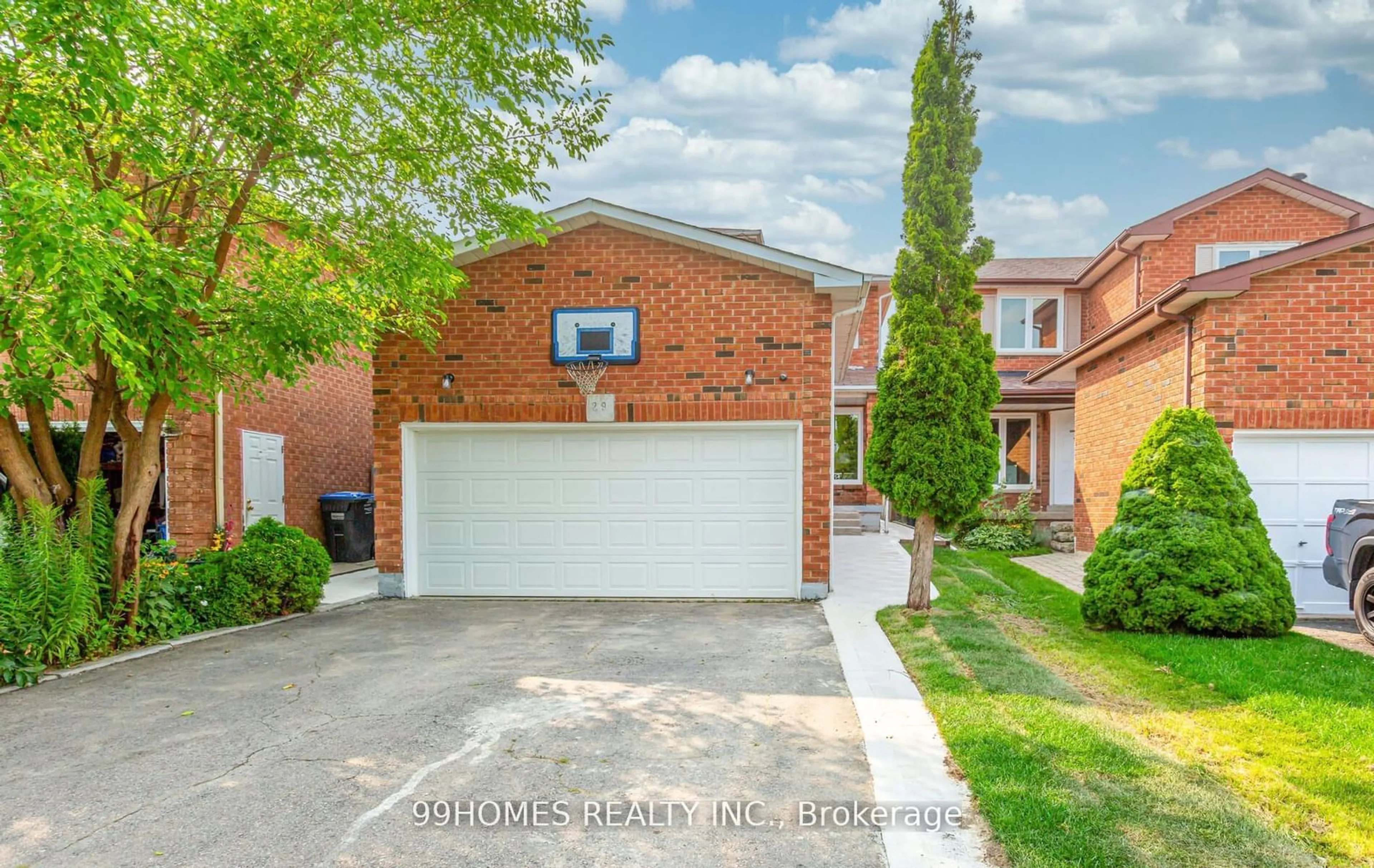 Frontside or backside of a home, the street view for 29 Horsham St, Brampton Ontario L6X 3R6