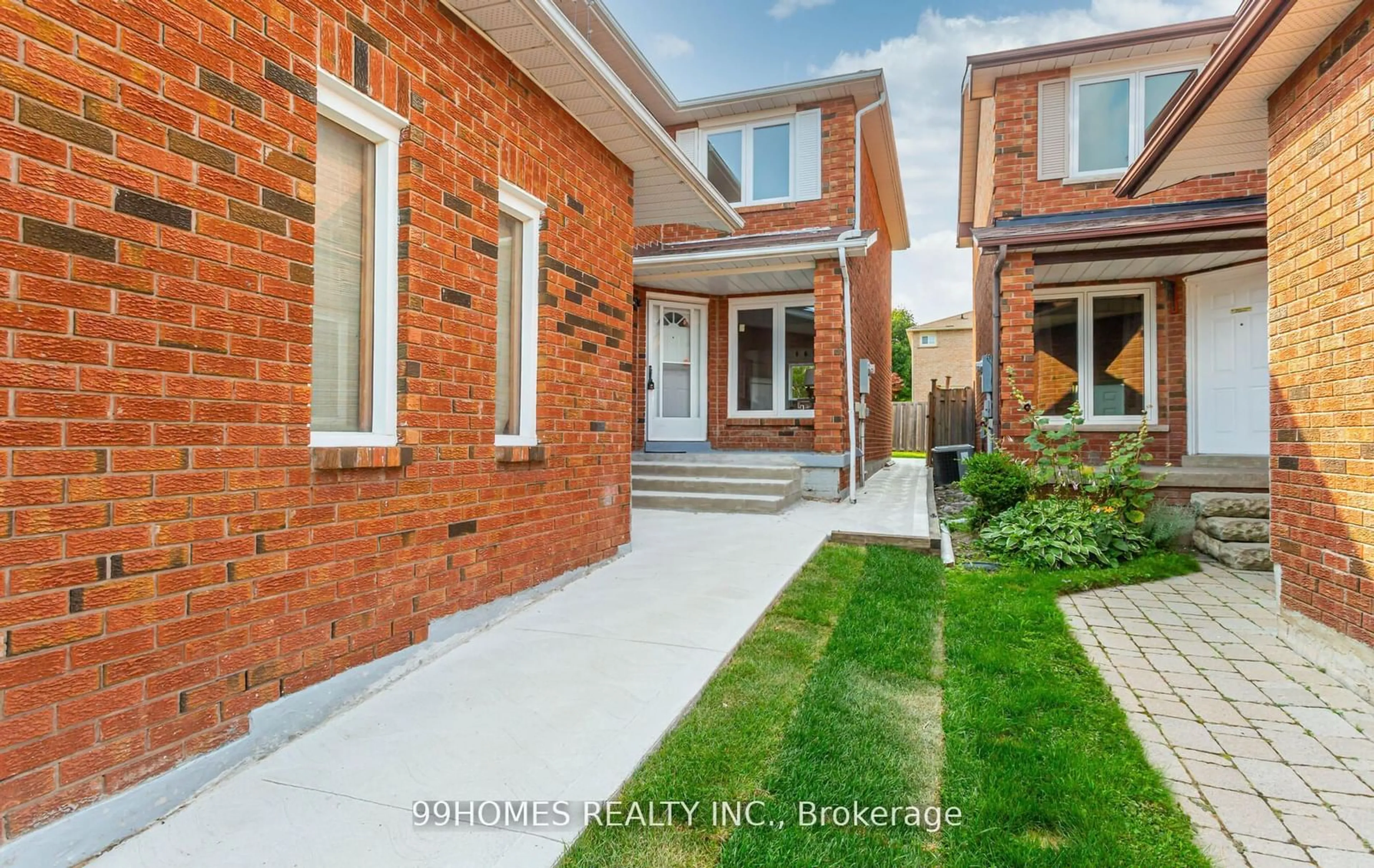 Home with brick exterior material for 29 Horsham St, Brampton Ontario L6X 3R6