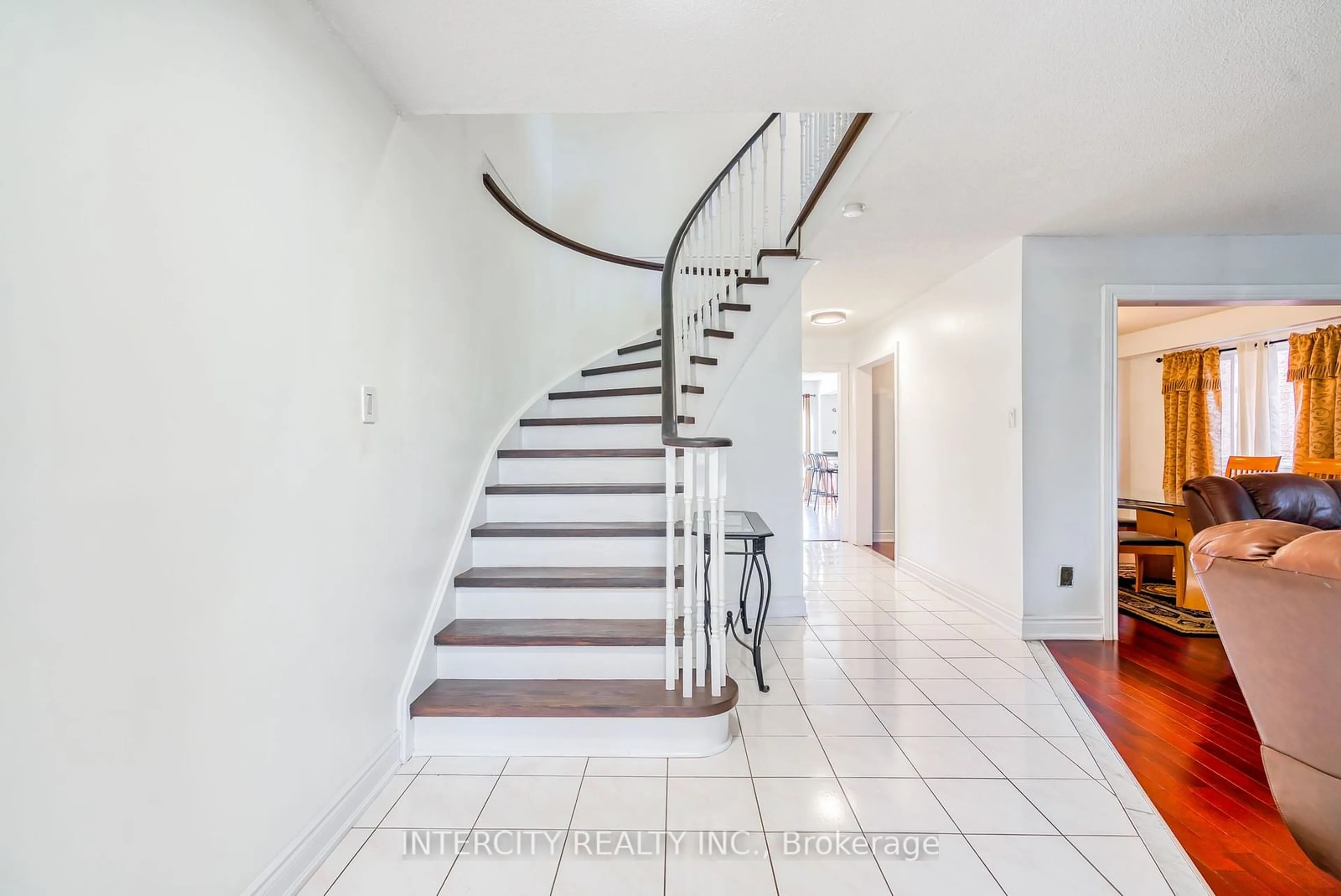 Indoor foyer, wood floors for 36 Merganser Cres, Brampton Ontario L6W 4E7